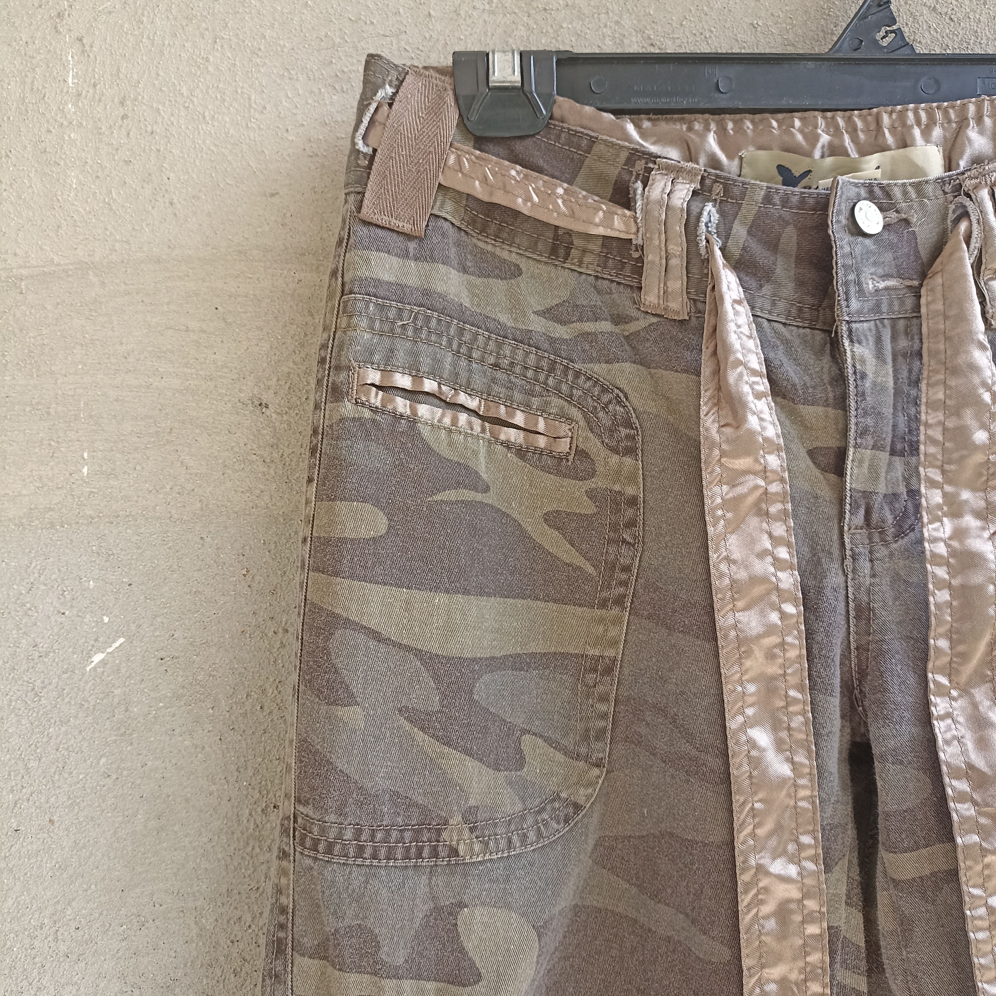 Japanese Brand Wet Seal Bondage Camo Multipocket Cargopant Size 30" / US 8 / IT 44 - 5 Thumbnail