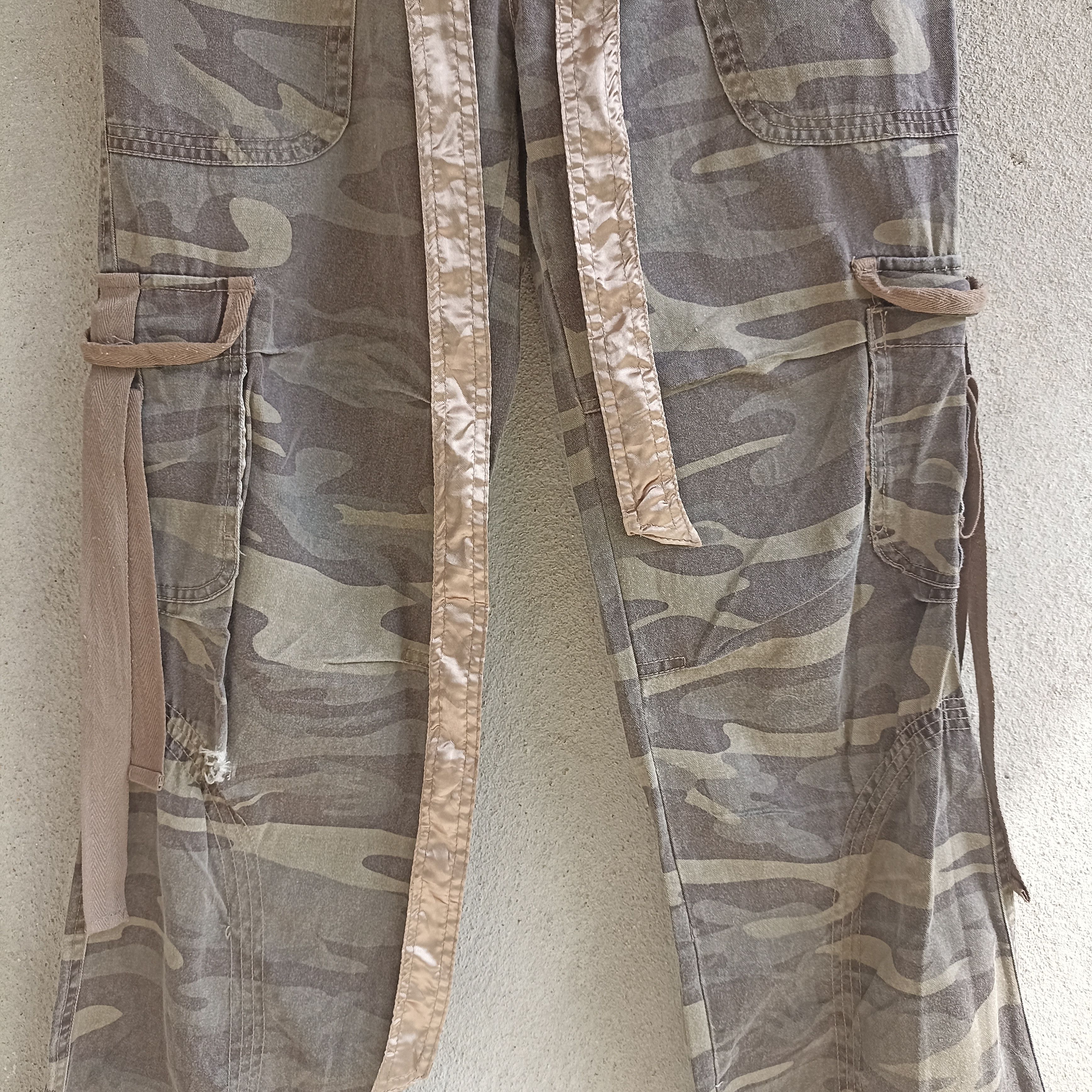 Japanese Brand Wet Seal Bondage Camo Multipocket Cargopant Size 30" / US 8 / IT 44 - 3 Thumbnail