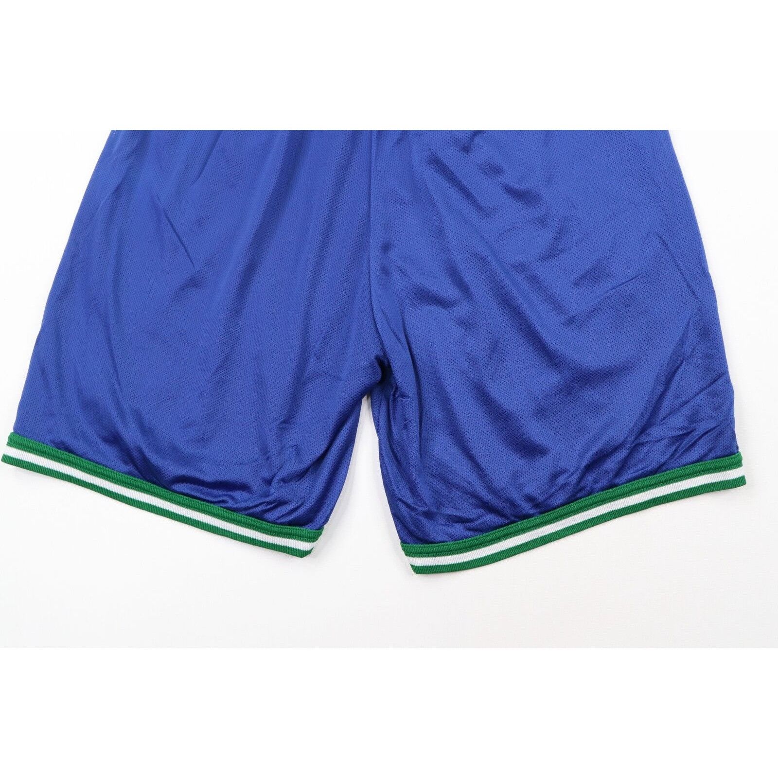 Champion × Vintage Vintage 90s Champion Dallas Mavericks Basketball Shorts Size US 34 / EU 50 - 9 Thumbnail