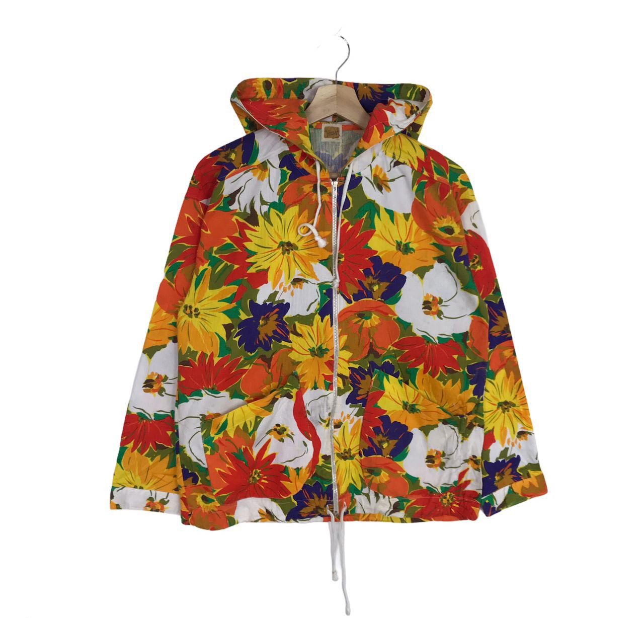 image of Vintage Vanquish Women Overprint Flower Hoodie in Floral (Size Medium)
