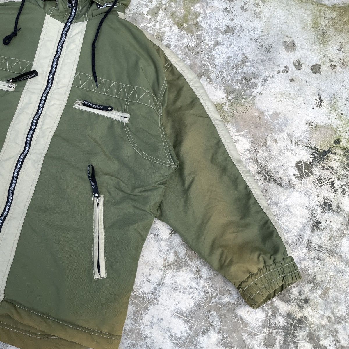 Japanese Brand Vintage Bugs Bum Snow Boards Jacket Size US L / EU 52-54 / 3 - 4 Thumbnail