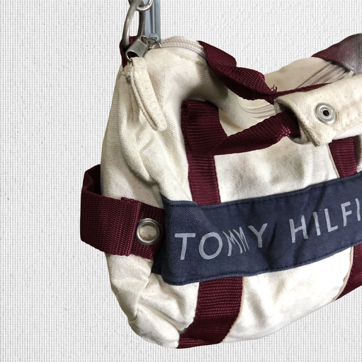 Tommy Hilfiger × Vintage Vintage Tommy Hilfiger Mini Barrel Sling Bag Size ONE SIZE - 3 Thumbnail