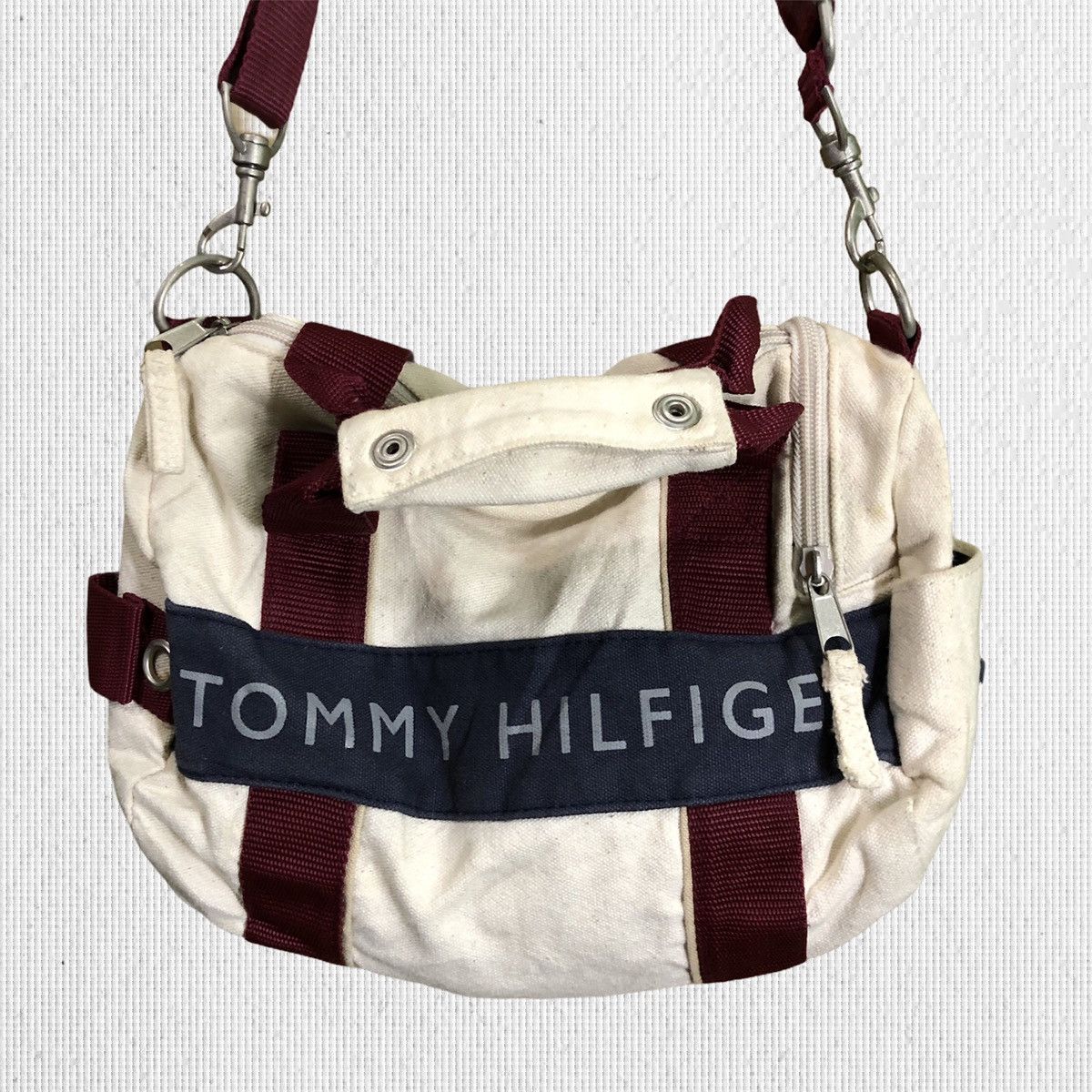 Tommy Hilfiger × Vintage Vintage Tommy Hilfiger Mini Barrel Sling Bag Size ONE SIZE - 2 Thumbnail
