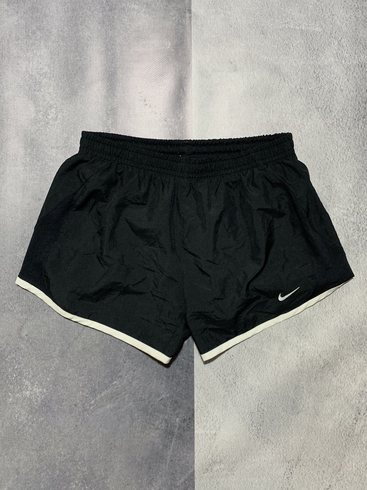 Nike × Vintage Vintage Y2K Nike swoosh shorts streetwear style size M Size 32" / US 10 / IT 46 - 1 Thumbnail