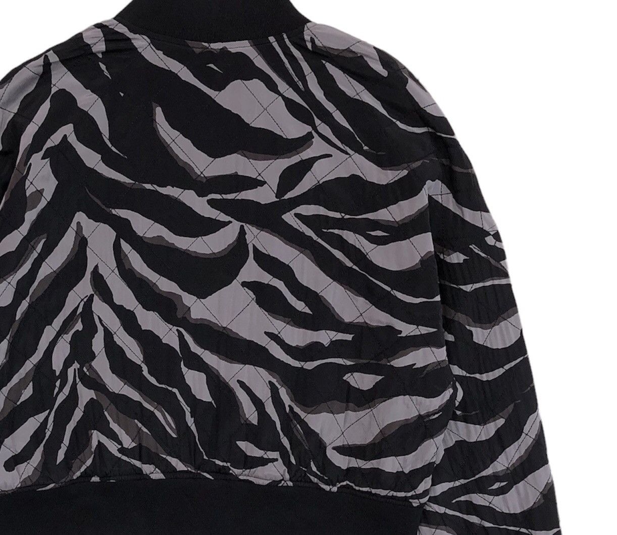 DKNY DKNY Tiger Print Bomber Jacket For Women Size M / US 6-8 / IT 42-44 - 10 Thumbnail
