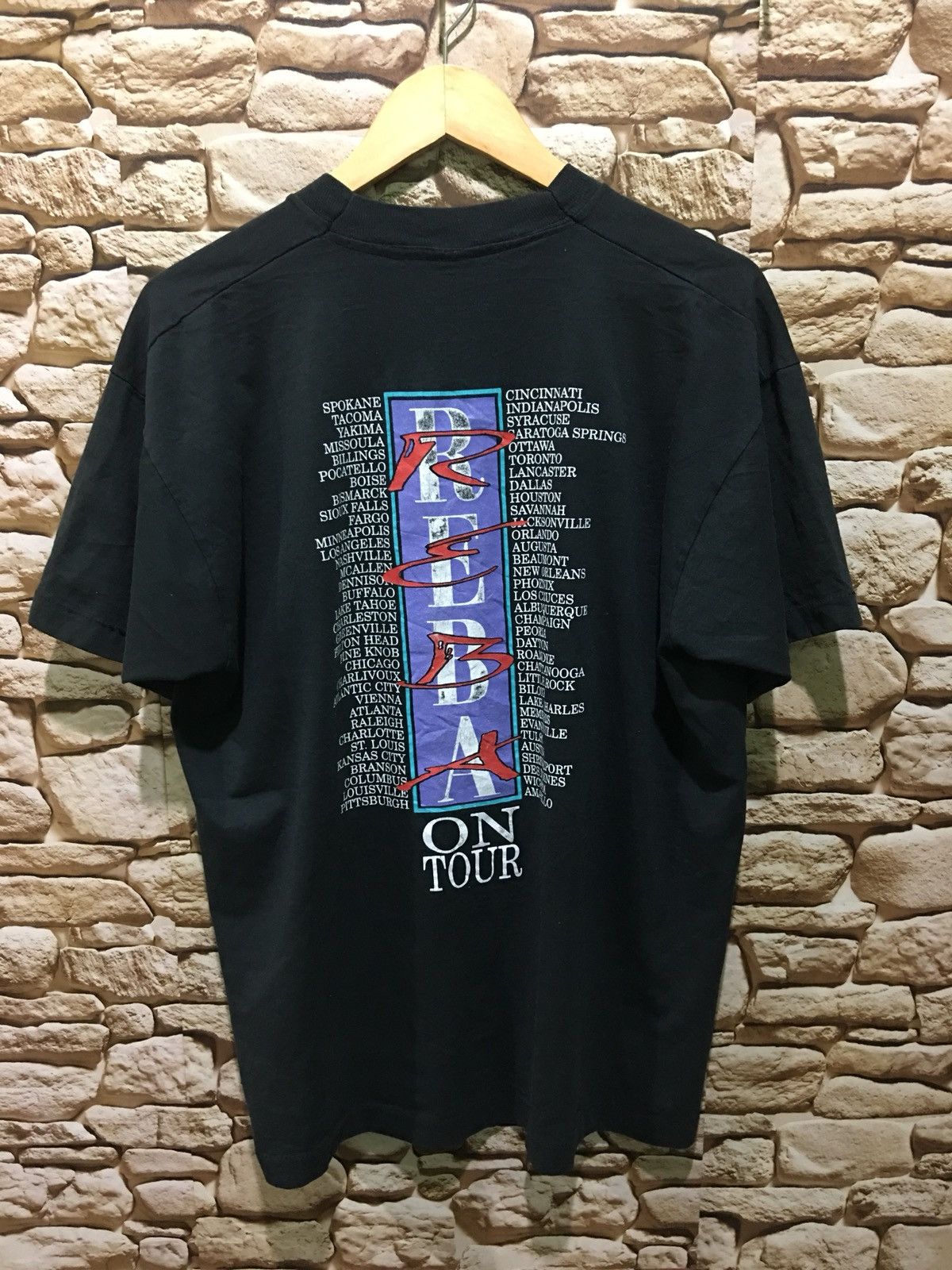 Band Tees Vintage 90s Reba Rap Tees 1993 tour shirt Size US XL / EU 56 / 4 - 2 Thumbnail