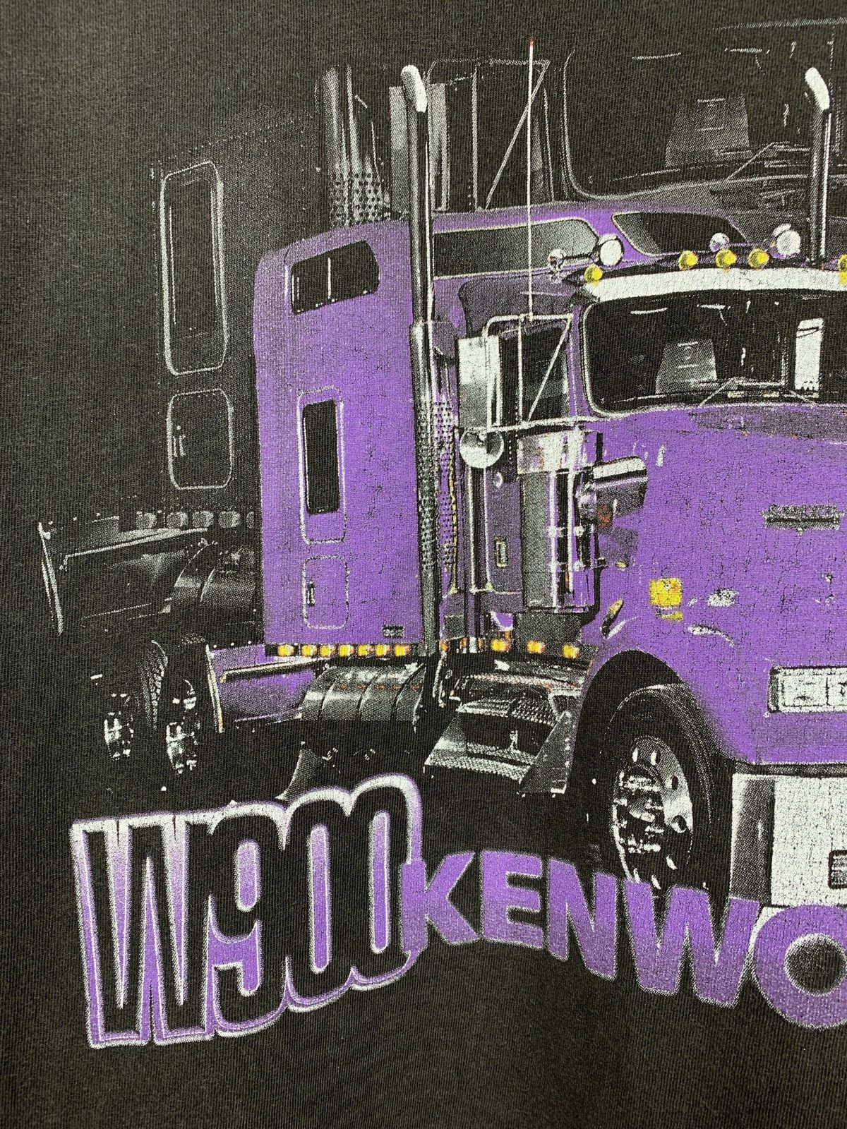 Vintage Vintage W900 Kenworth Trucking Sun Faded Black T-Shirt Size US L / EU 52-54 / 3 - 6 Thumbnail