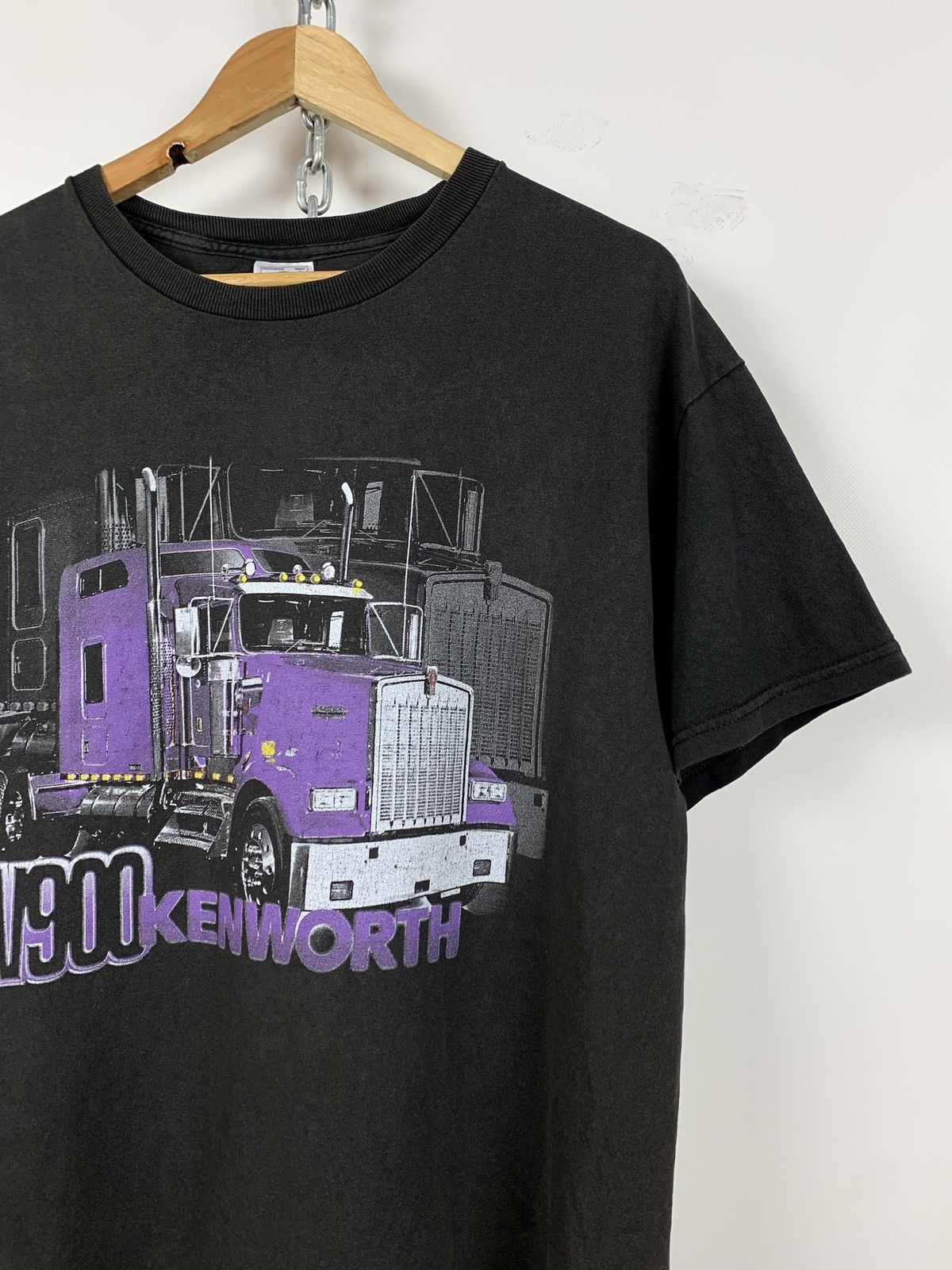 Vintage Vintage W900 Kenworth Trucking Sun Faded Black T-Shirt Size US L / EU 52-54 / 3 - 4 Thumbnail