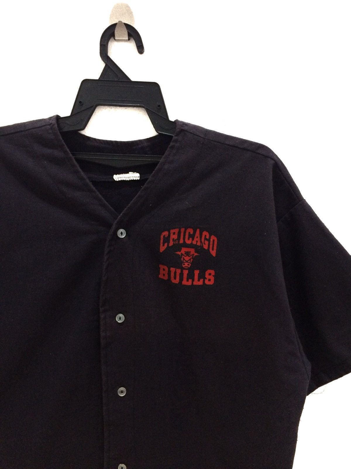 NBA Chicago Bulls Spell Out Big Logo Button Up Shirt Size US L / EU 52-54 / 3 - 3 Thumbnail
