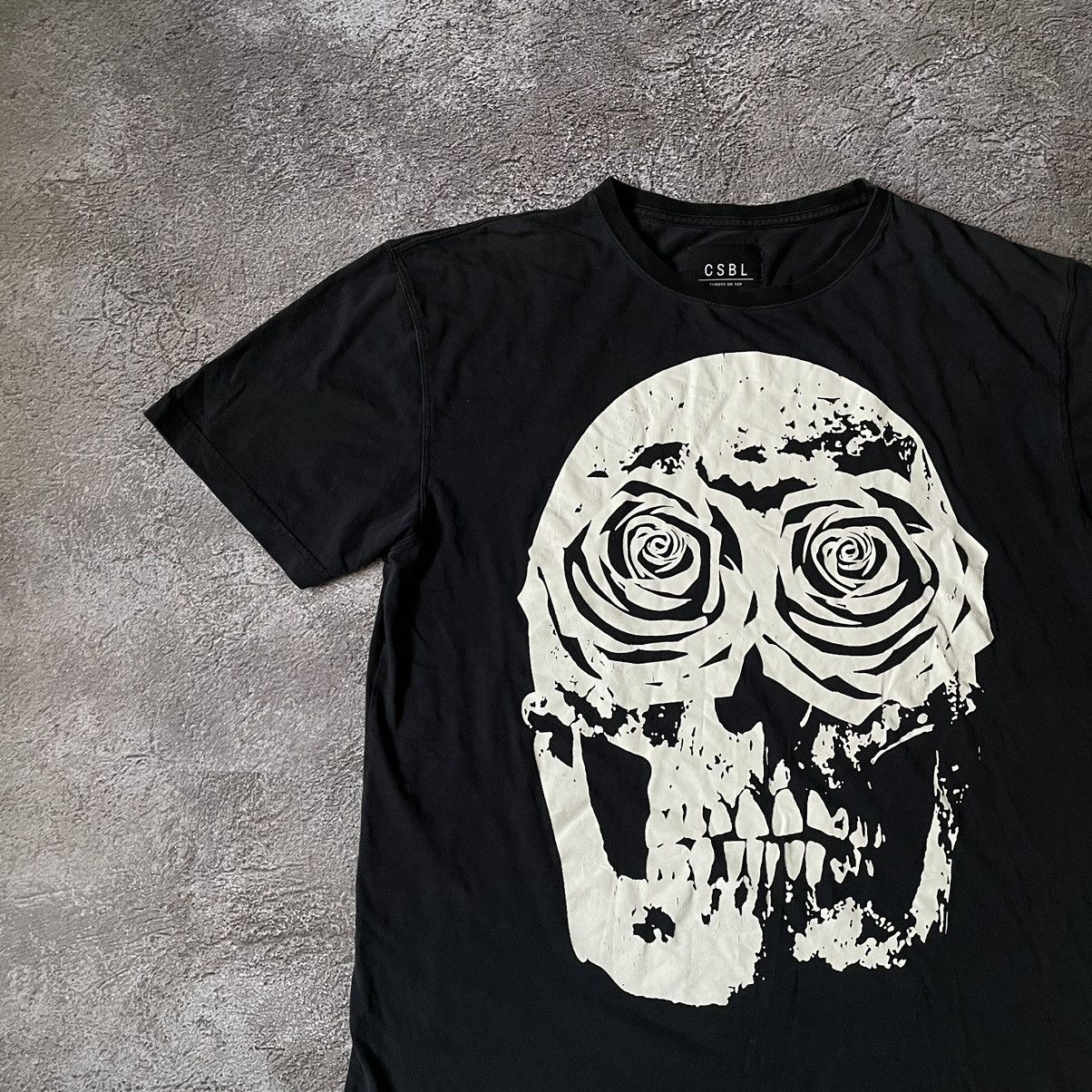 Band Tees Vintage Y2K BONES ABSTRACT CREEPY FACE ANGRY HORROR SKELETON Size US L / EU 52-54 / 3 - 4 Thumbnail