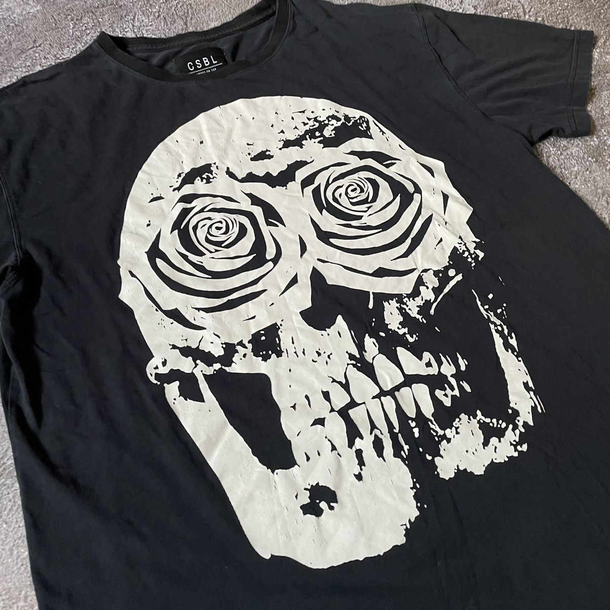 Band Tees Vintage Y2K BONES ABSTRACT CREEPY FACE ANGRY HORROR SKELETON Size US L / EU 52-54 / 3 - 6 Thumbnail