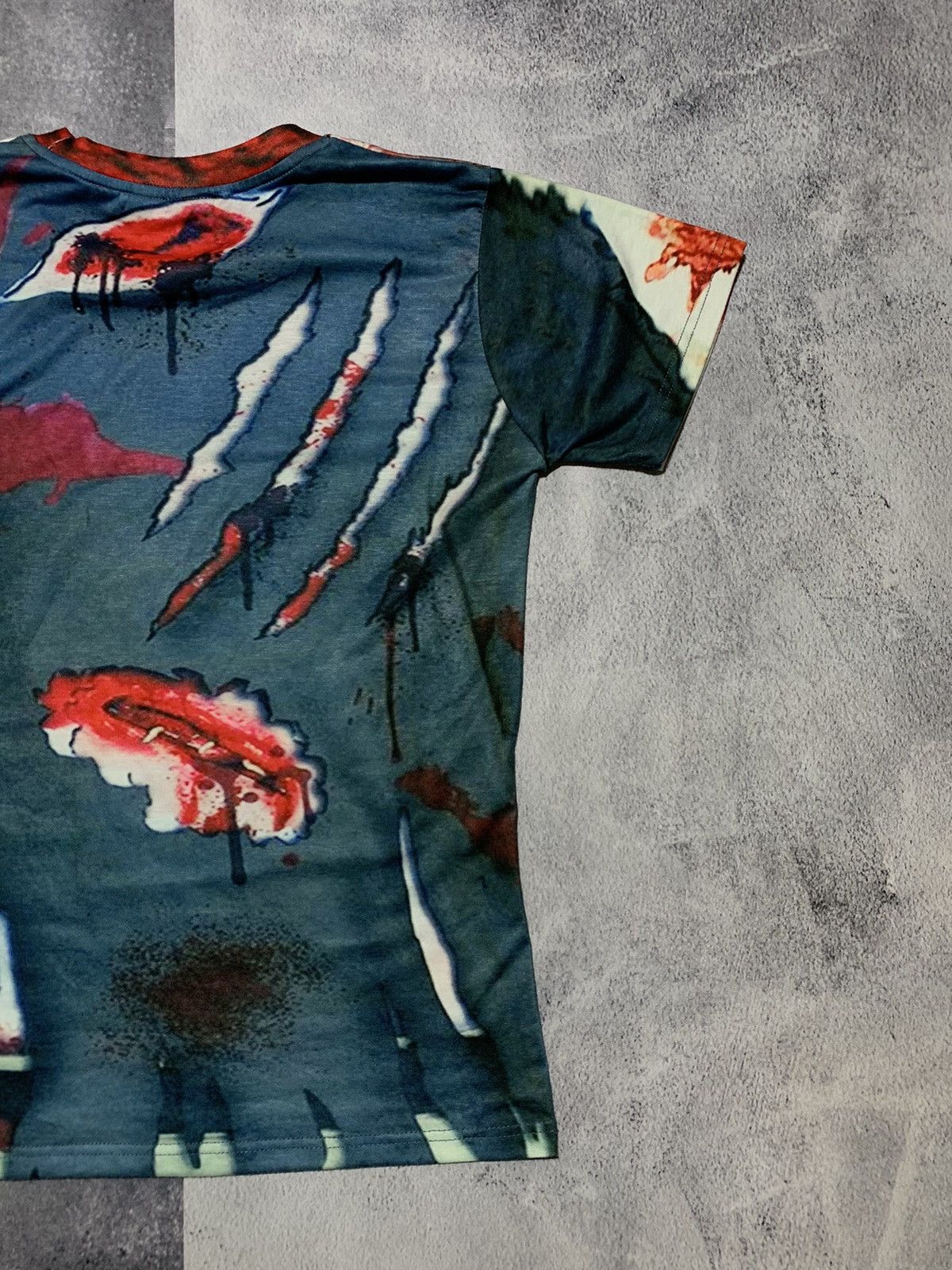 Vintage Vintage Y2K Kill zombie blood allover print t-shirt size M Size US M / EU 48-50 / 2 - 6 Thumbnail