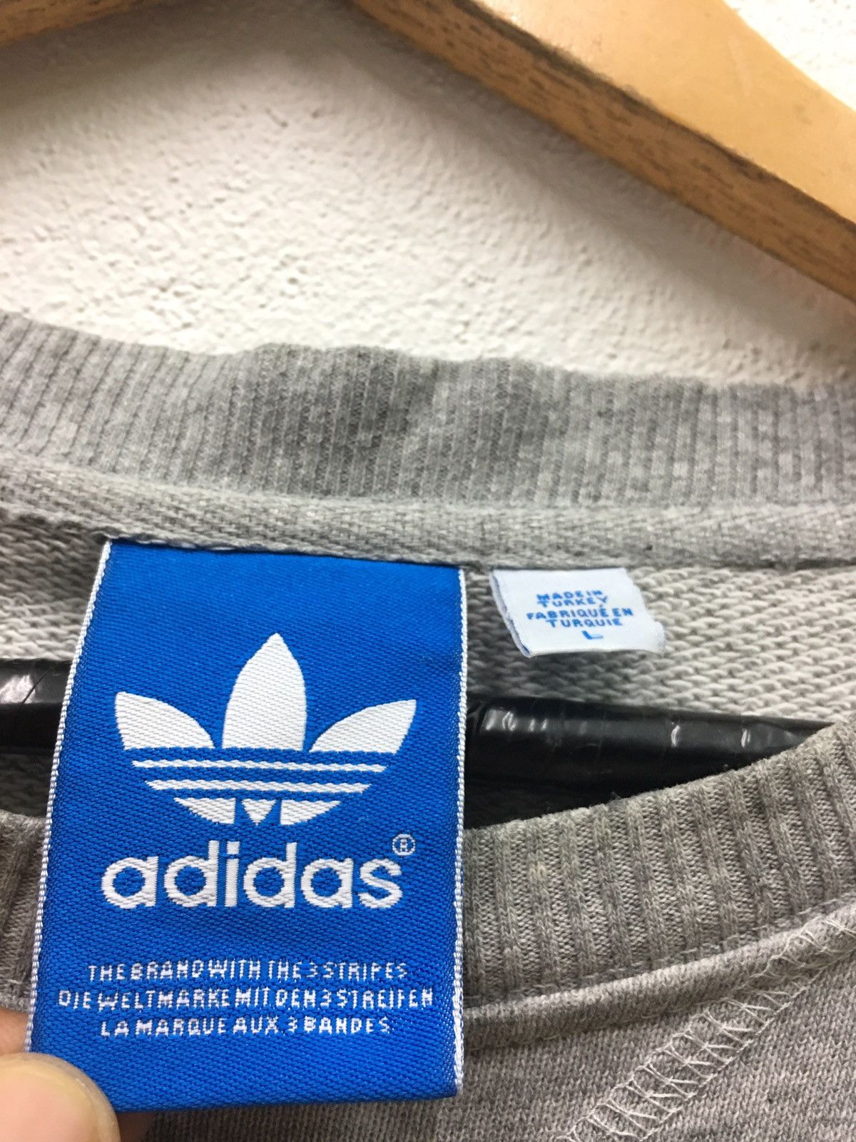 Adidas × Vintage Vintage Adidas Shoes Design Big Print Sweatshirt Size US M / EU 48-50 / 2 - 7 Thumbnail