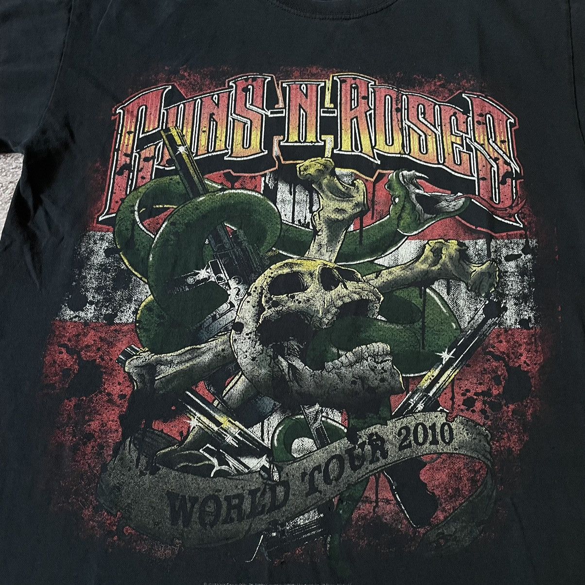 Vintage Vintage Y2K Guns N Roses Sun Faded Graphic Tee Grunge Boxy M Size US M / EU 48-50 / 2 - 9 Thumbnail