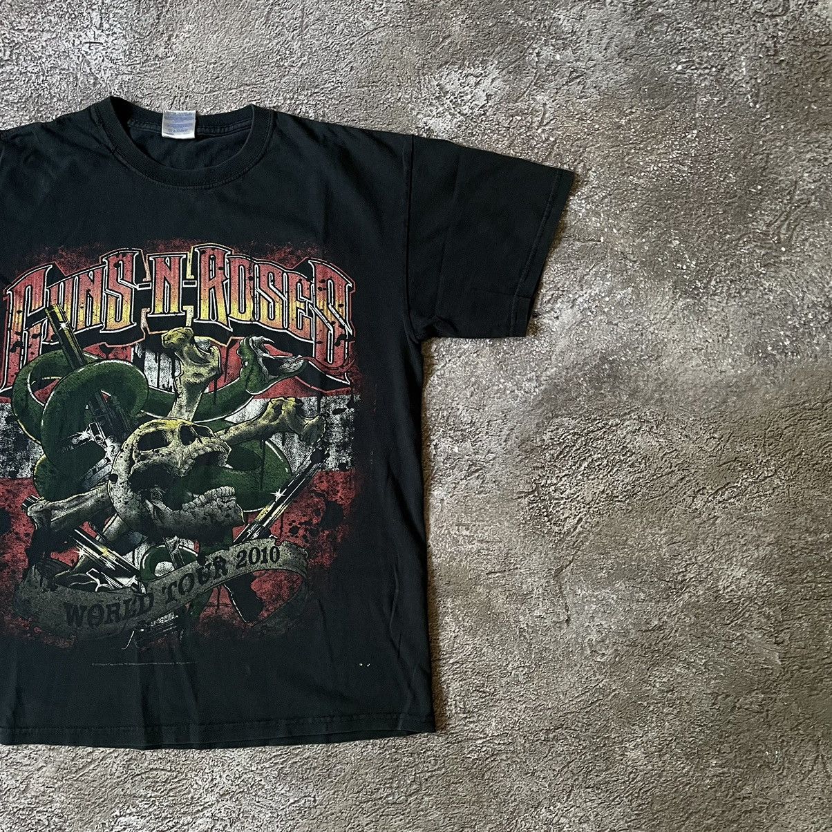 Vintage Vintage Y2K Guns N Roses Sun Faded Graphic Tee Grunge Boxy M Size US M / EU 48-50 / 2 - 6 Thumbnail