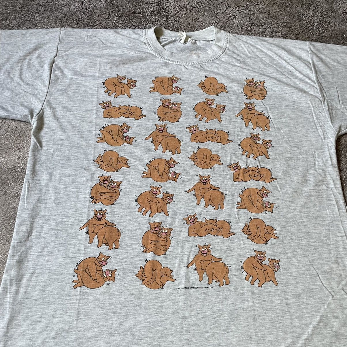 Vintage Vintage Y2K All Over Print Graphic Tee Pigs Funny Cream L Size US L / EU 52-54 / 3 - 5 Thumbnail
