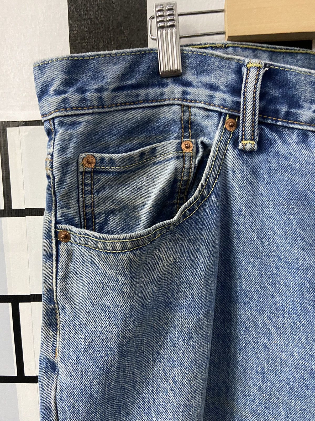 Levi's × Vintage Vintage Levi’s 550 Dirty Light Blue Wash Denim Pants Size US 38 / EU 54 - 4 Thumbnail