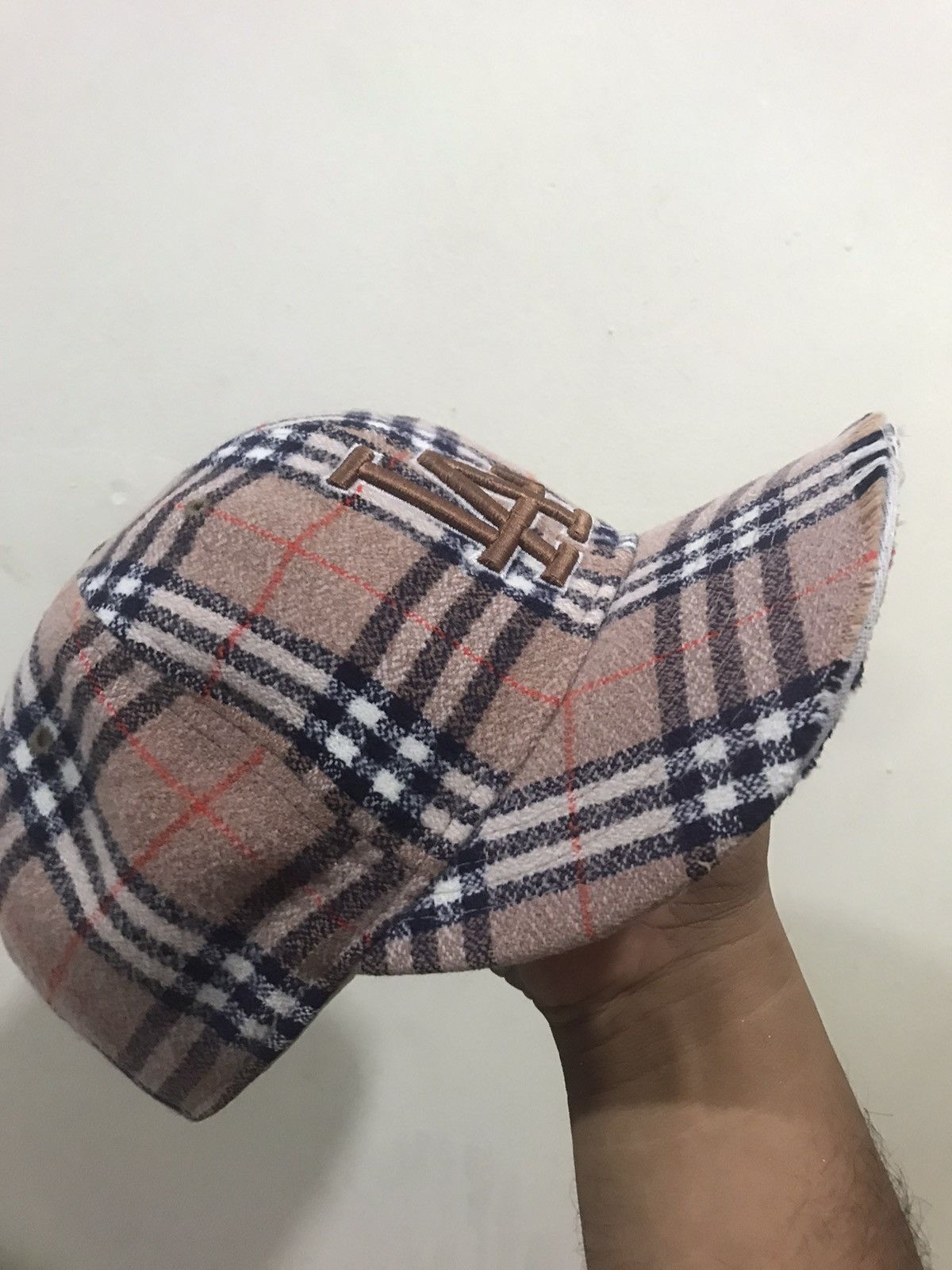 New Era VTG LA Burberrys Checked 7 5/8 Distress Fitted Size ONE SIZE - 3 Thumbnail