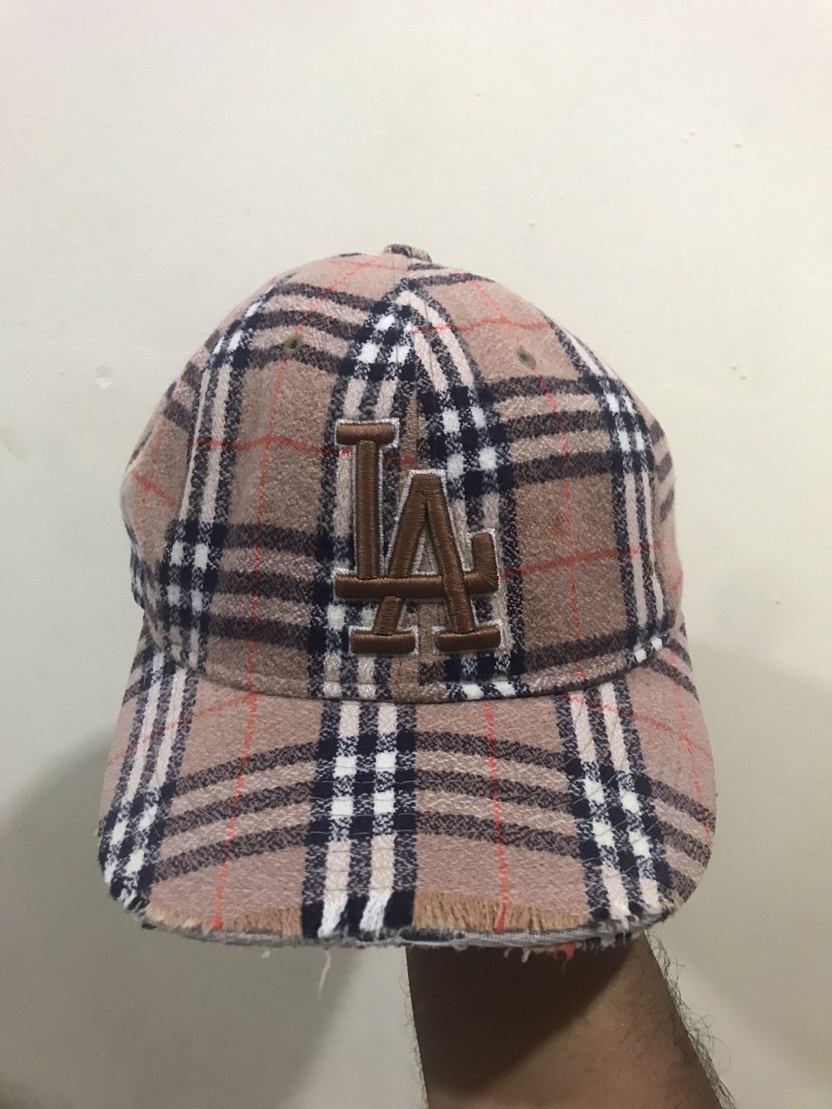 New Era VTG LA Burberrys Checked 7 5/8 Distress Fitted Size ONE SIZE - 2 Thumbnail