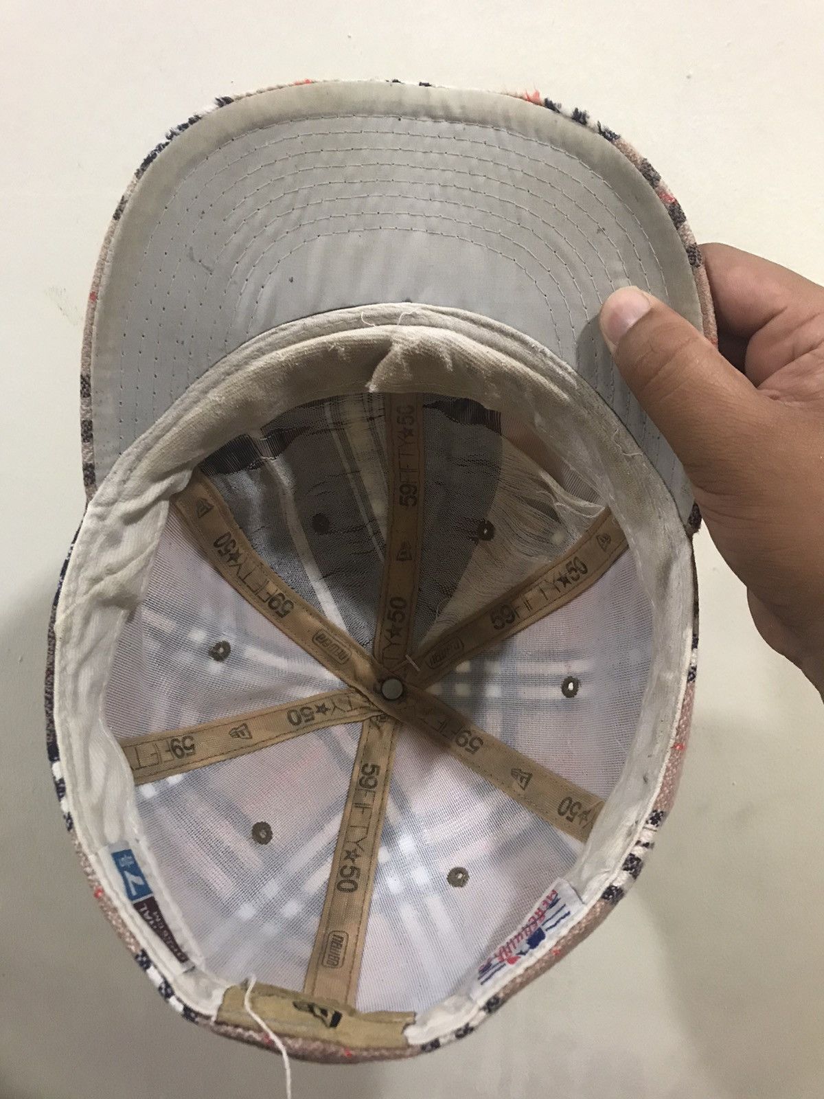 New Era VTG LA Burberrys Checked 7 5/8 Distress Fitted Size ONE SIZE - 9 Thumbnail