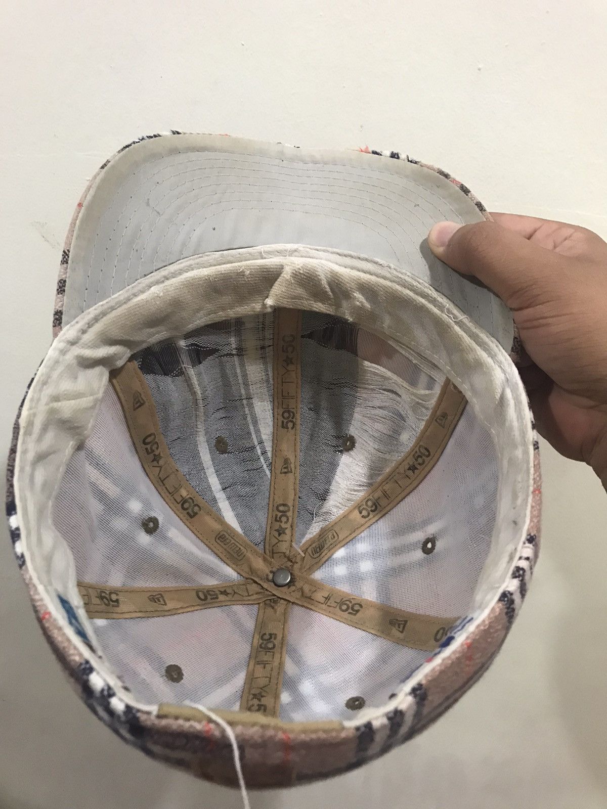 New Era VTG LA Burberrys Checked 7 5/8 Distress Fitted Size ONE SIZE - 10 Thumbnail