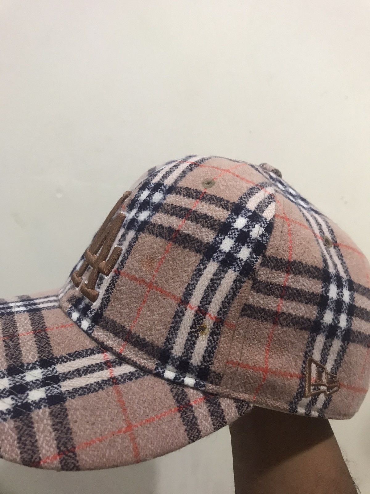 New Era VTG LA Burberrys Checked 7 5/8 Distress Fitted Size ONE SIZE - 8 Thumbnail