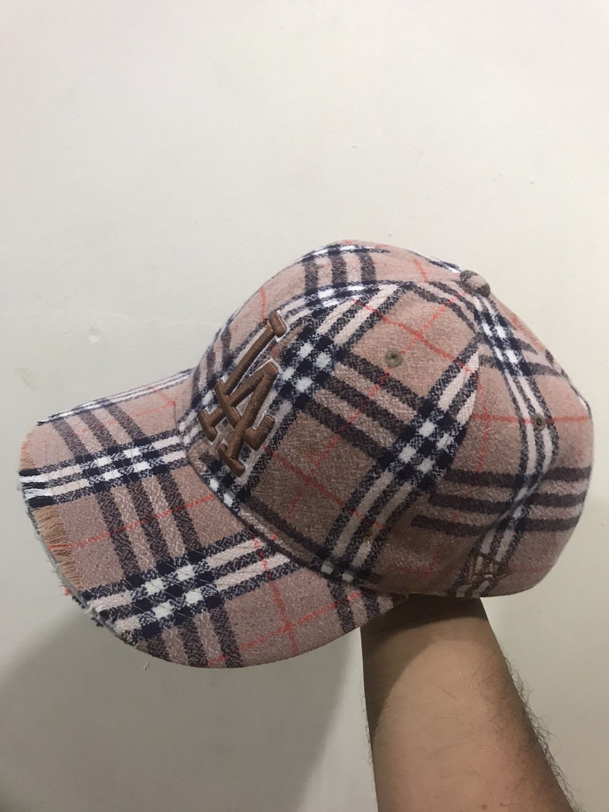 New Era VTG LA Burberrys Checked 7 5/8 Distress Fitted Size ONE SIZE - 1 Thumbnail