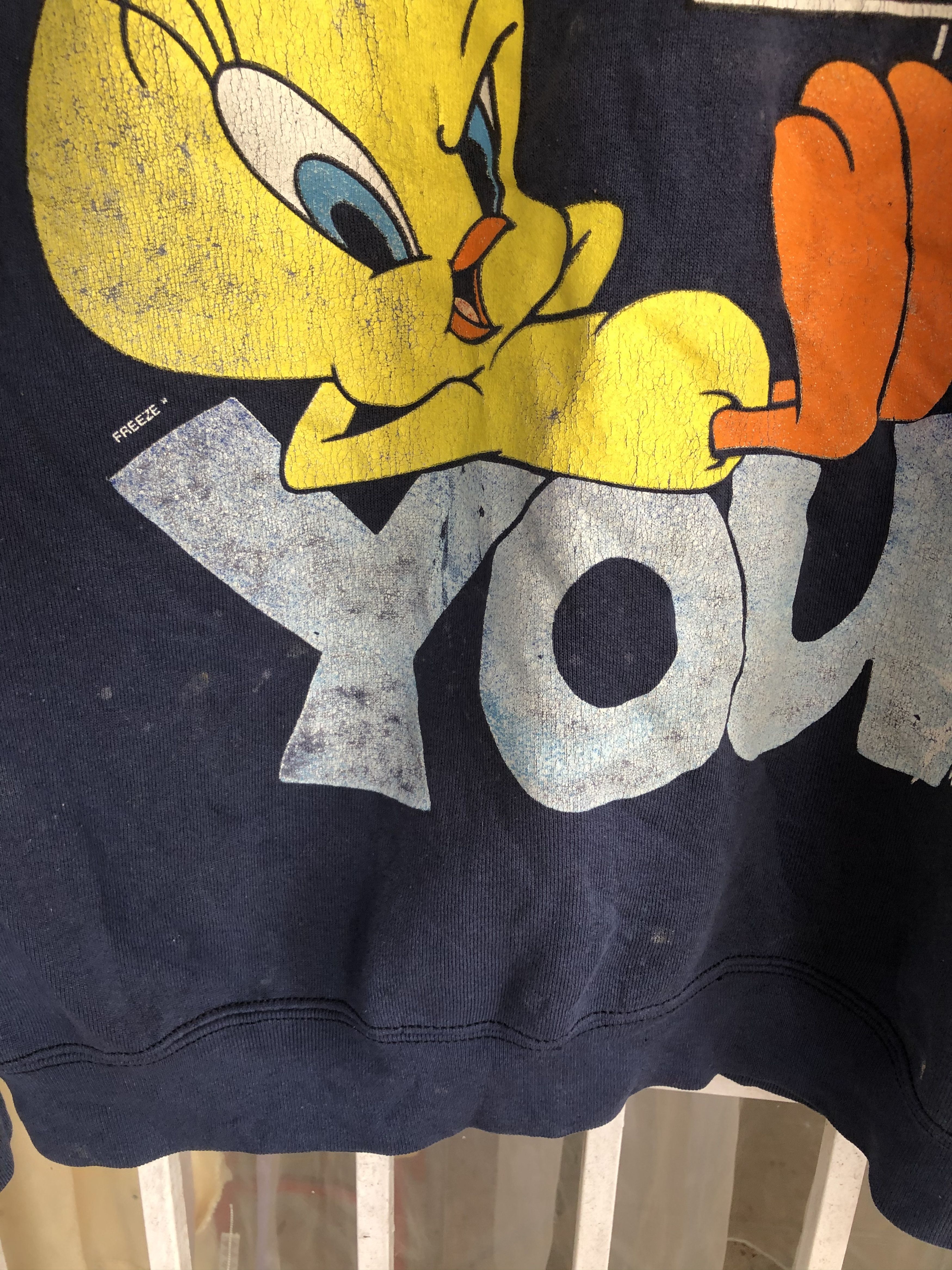 Vintage VINTAGE 1996 WARNER BROS TWEETY DISTRESSED SWEATSHIRT Size US M / EU 48-50 / 2 - 10 Thumbnail
