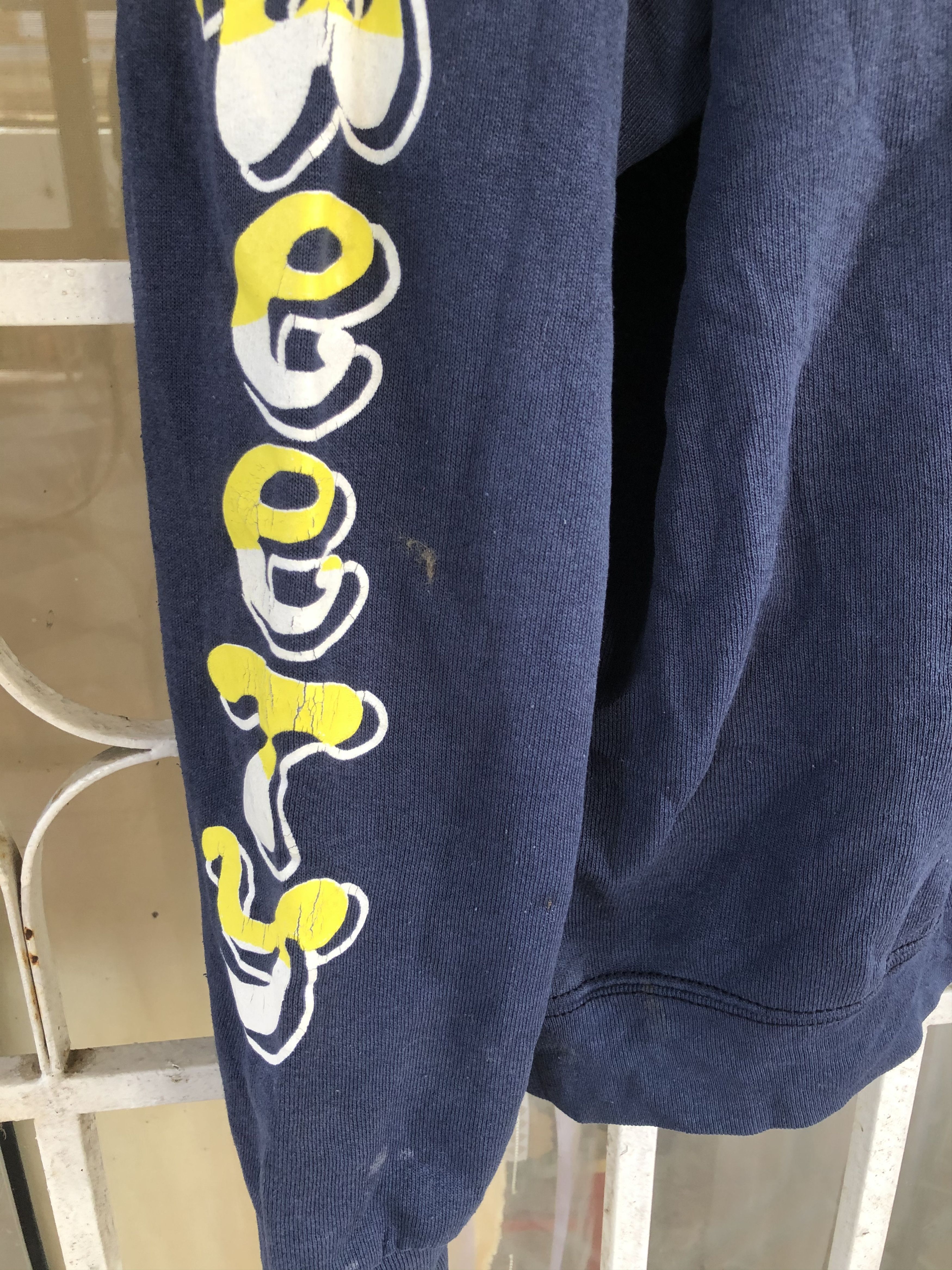 Vintage VINTAGE 1996 WARNER BROS TWEETY DISTRESSED SWEATSHIRT Size US M / EU 48-50 / 2 - 11 Thumbnail