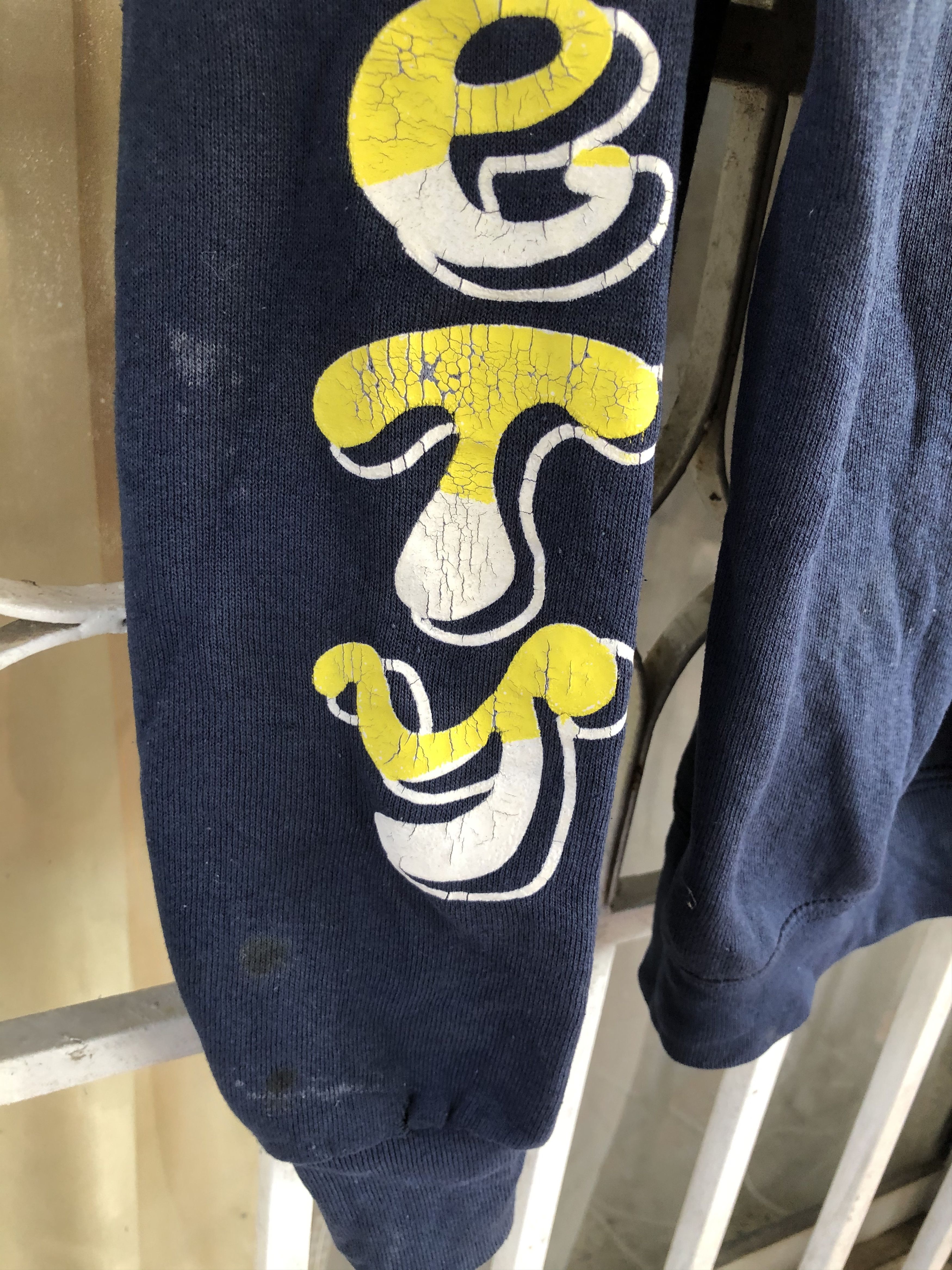 Vintage VINTAGE 1996 WARNER BROS TWEETY DISTRESSED SWEATSHIRT Size US M / EU 48-50 / 2 - 7 Thumbnail