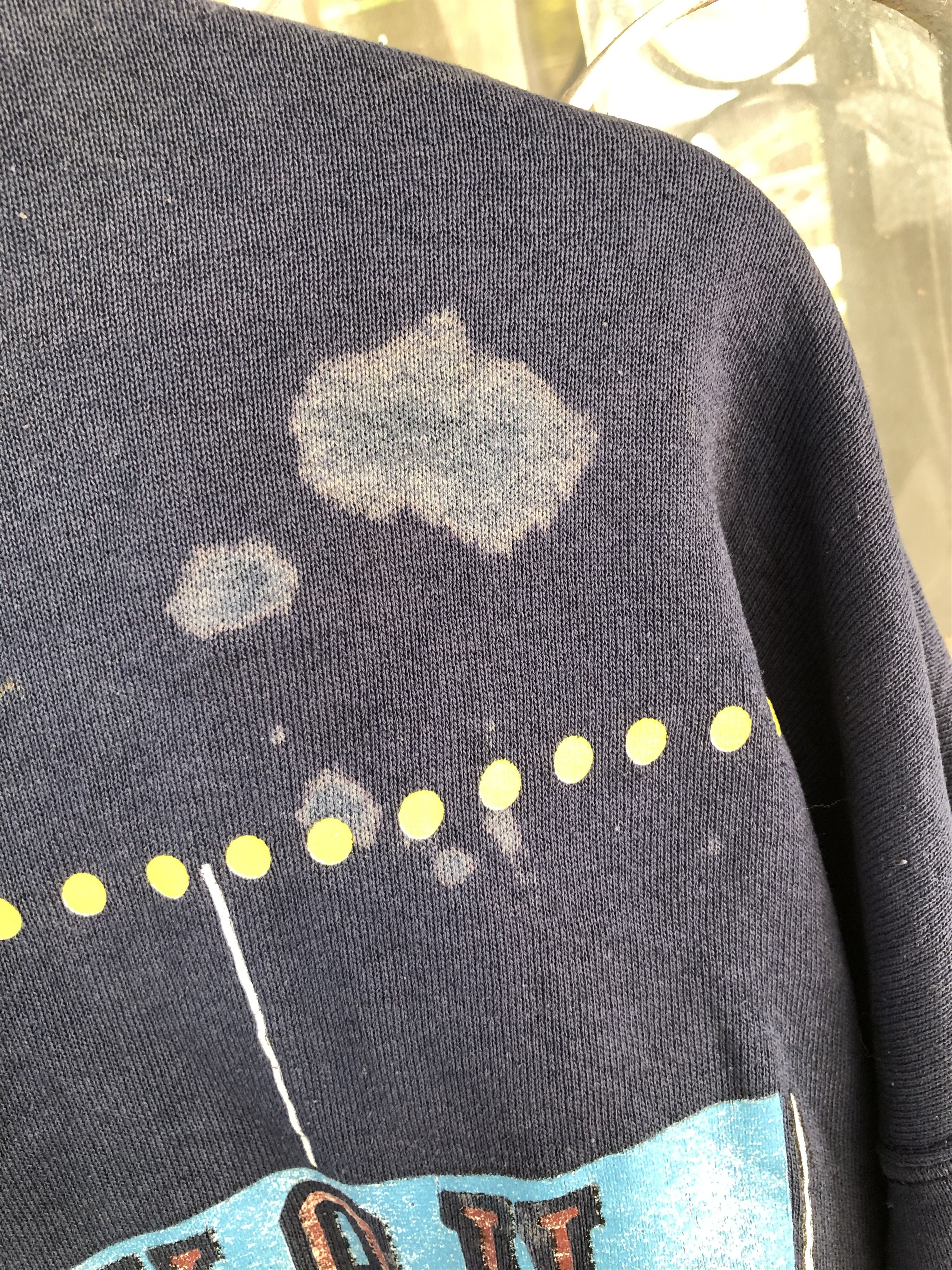Vintage VINTAGE 1996 WARNER BROS TWEETY DISTRESSED SWEATSHIRT Size US M / EU 48-50 / 2 - 8 Thumbnail