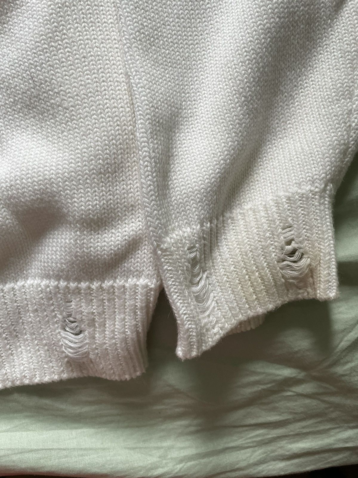 Guess × Vintage Guess Distressed V-neck Sweater Size US XL / EU 56 / 4 - 6 Thumbnail