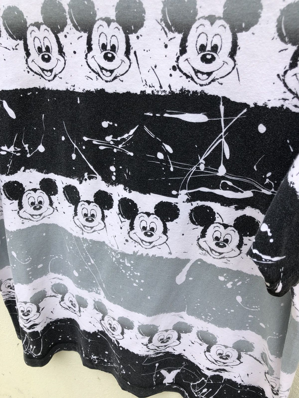 Disney Vtg 80s Disney Mickey Mouse Over Print Border t shirt Size US XL / EU 56 / 4 - 9 Thumbnail