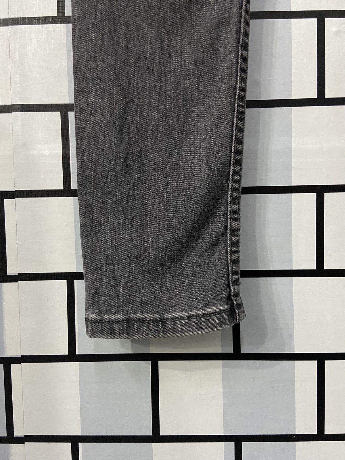 Levi's × Vintage Vintage Levi’s 519 Distressed Skinny Grey Denim Pants 30X34 Size US 30 / EU 46 - 13 Thumbnail