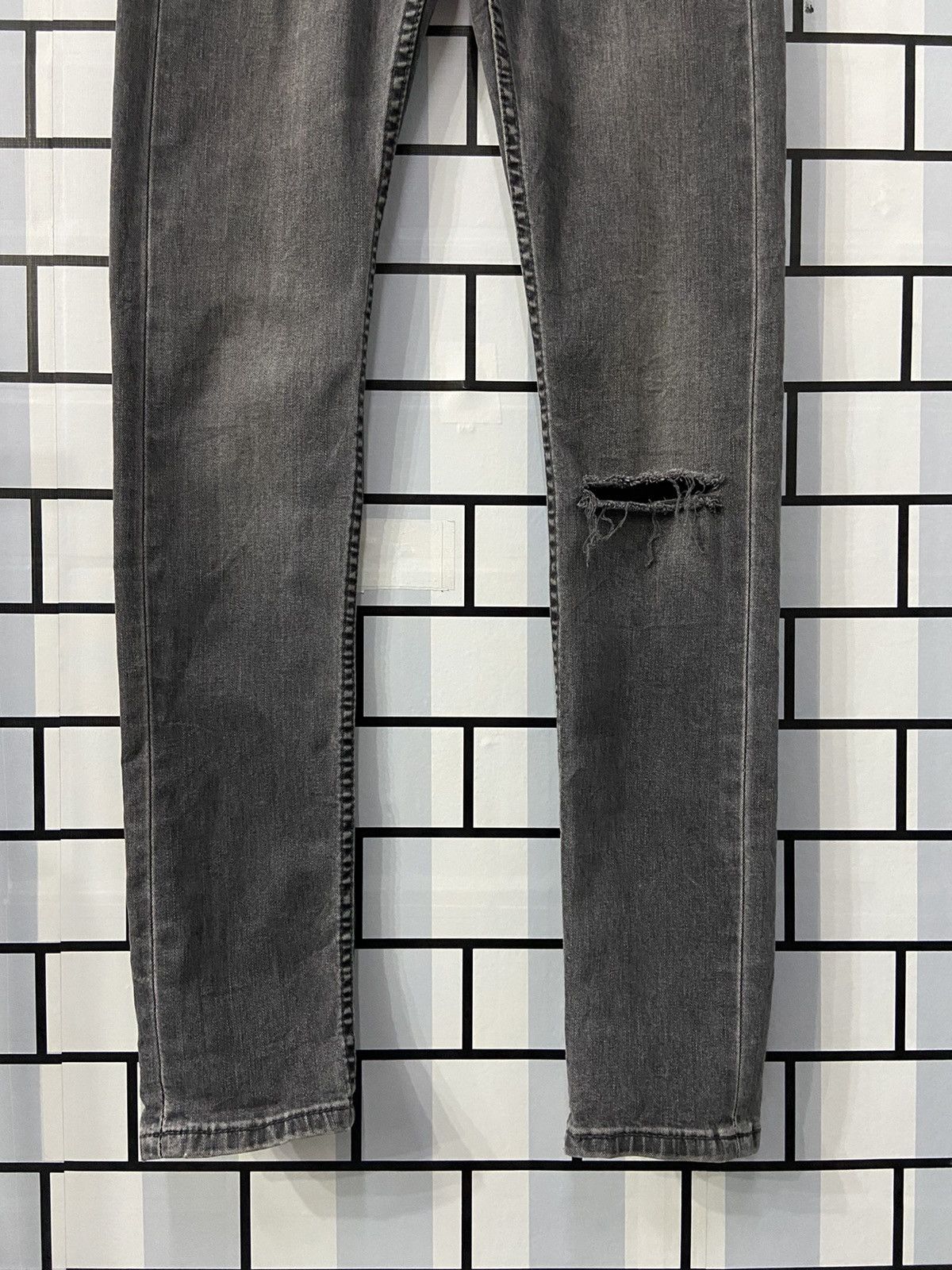 Levi's × Vintage Vintage Levi’s 519 Distressed Skinny Grey Denim Pants 30X34 Size US 30 / EU 46 - 5 Thumbnail