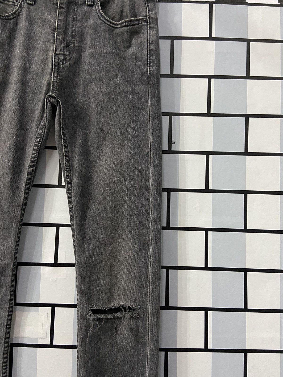 Levi's × Vintage Vintage Levi’s 519 Distressed Skinny Grey Denim Pants 30X34 Size US 30 / EU 46 - 10 Thumbnail