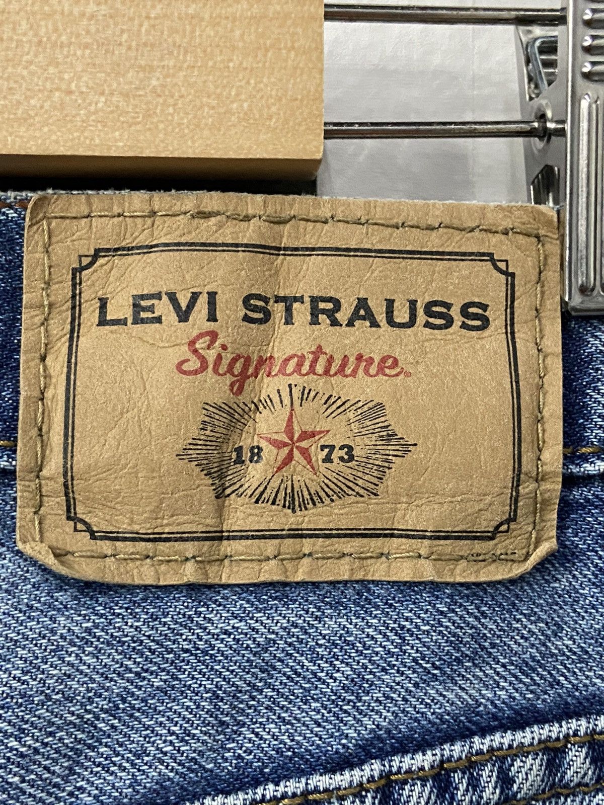 Levi's × Vintage Vintage Levi’s Strauss Corte Regular Light Blue Wash Size US 36 / EU 52 - 19 Thumbnail
