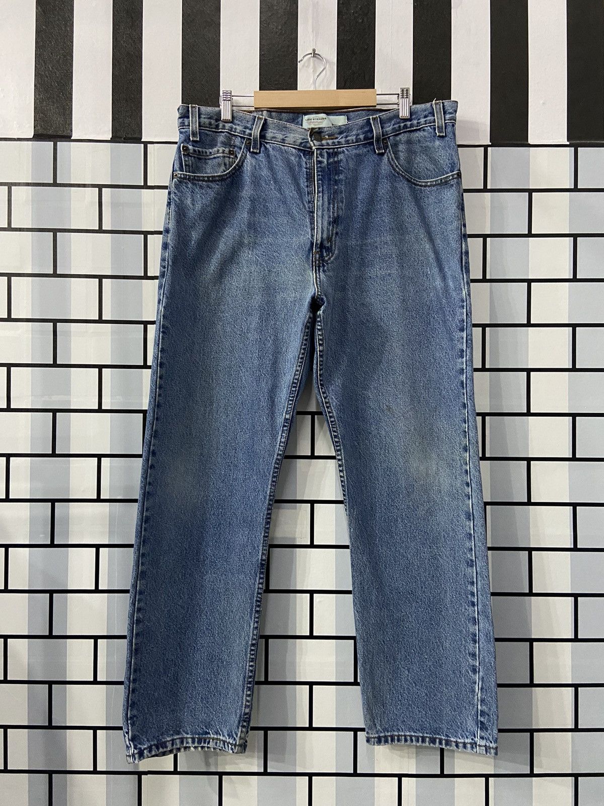 Levi's × Vintage Vintage Levi’s Strauss Corte Regular Light Blue Wash Size US 36 / EU 52 - 1 Thumbnail