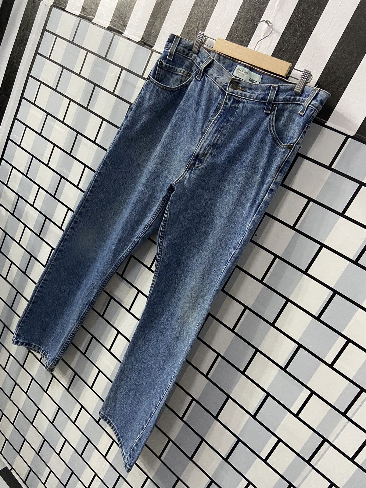 Levi's × Vintage Vintage Levi’s Strauss Corte Regular Light Blue Wash Size US 36 / EU 52 - 3 Thumbnail