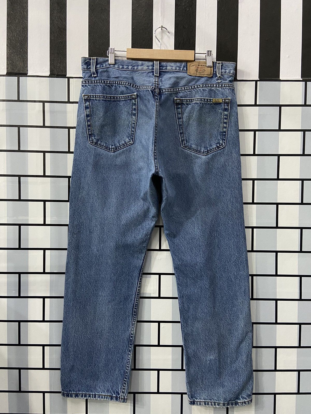 Levi's × Vintage Vintage Levi’s Strauss Corte Regular Light Blue Wash Size US 36 / EU 52 - 2 Thumbnail