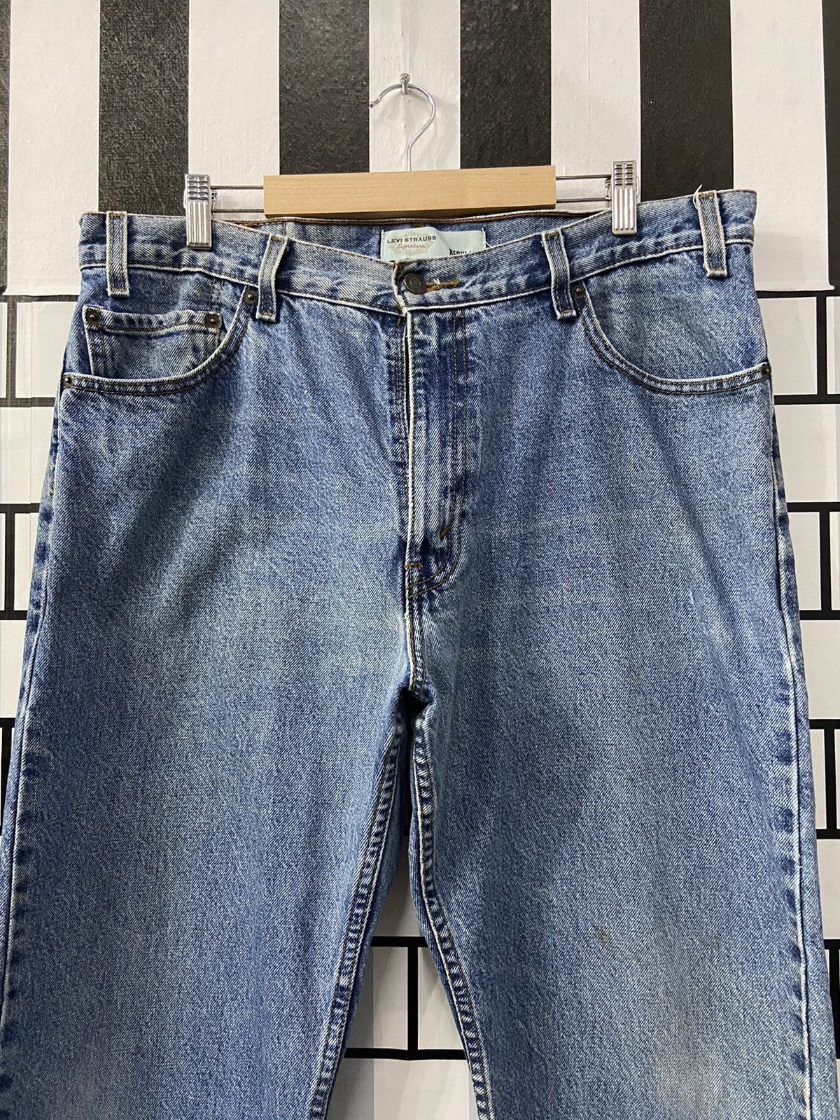 Levi's × Vintage Vintage Levi’s Strauss Corte Regular Light Blue Wash Size US 36 / EU 52 - 4 Thumbnail