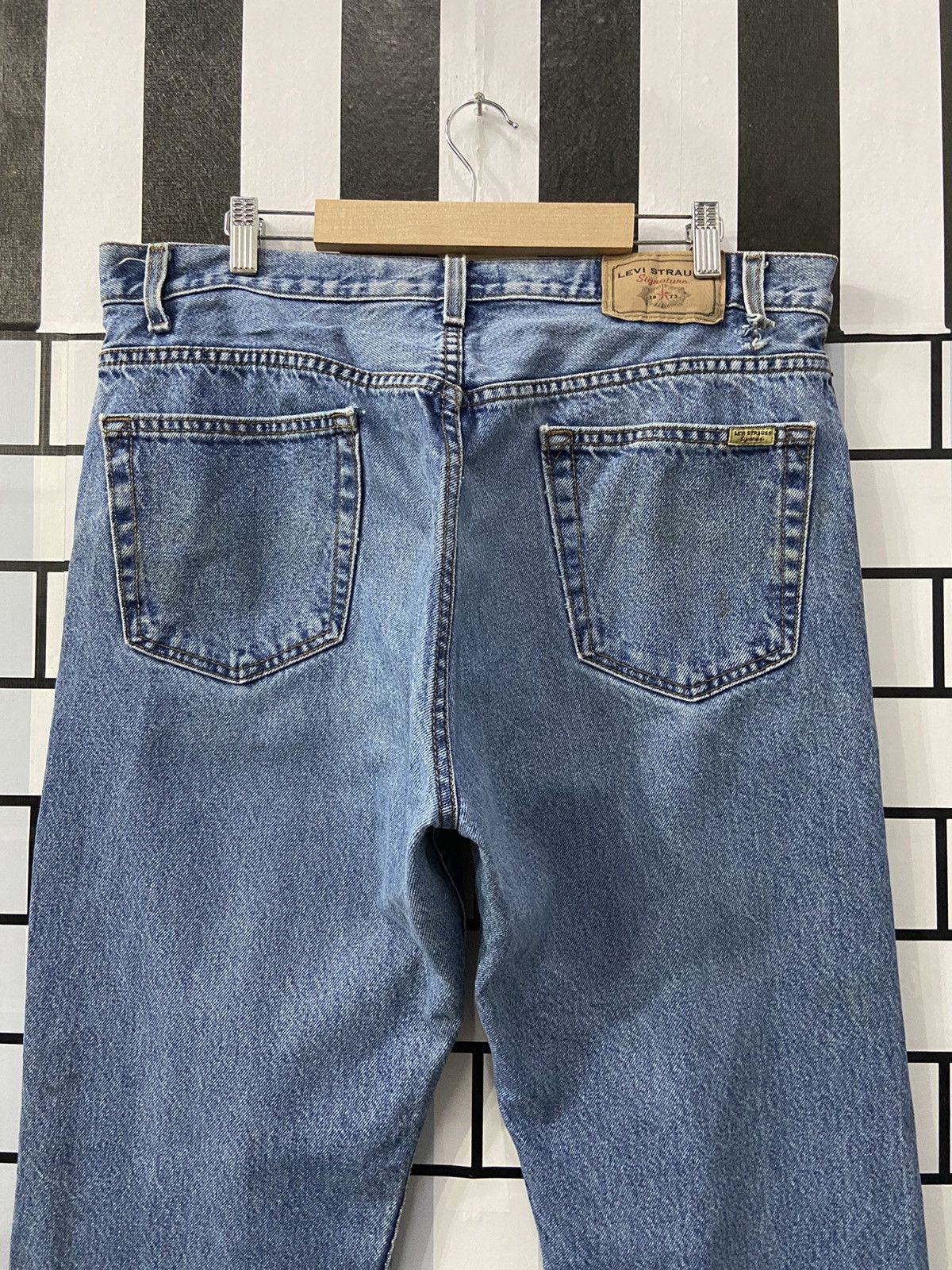 Levi's × Vintage Vintage Levi’s Strauss Corte Regular Light Blue Wash Size US 36 / EU 52 - 11 Thumbnail