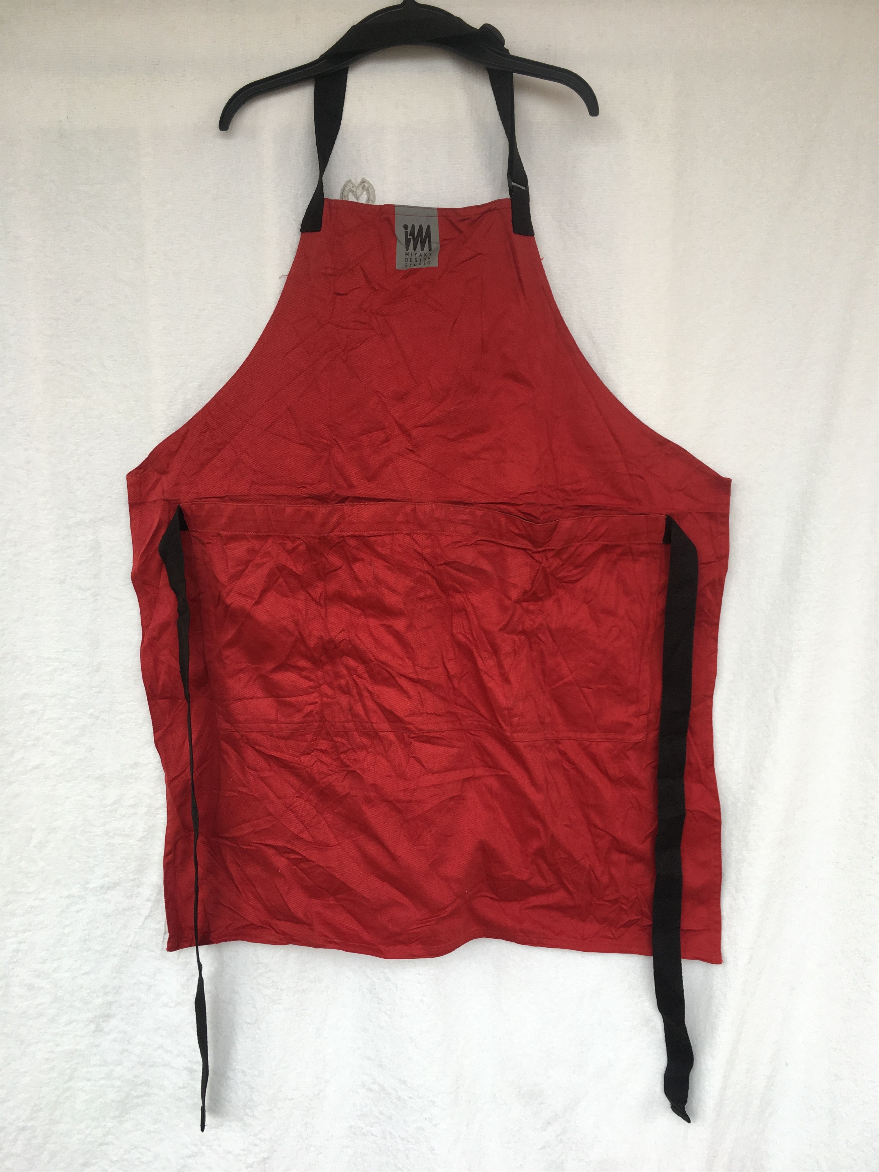 Issey Miyake red apron by issey miyake studio Size ONE SIZE - 1 Thumbnail