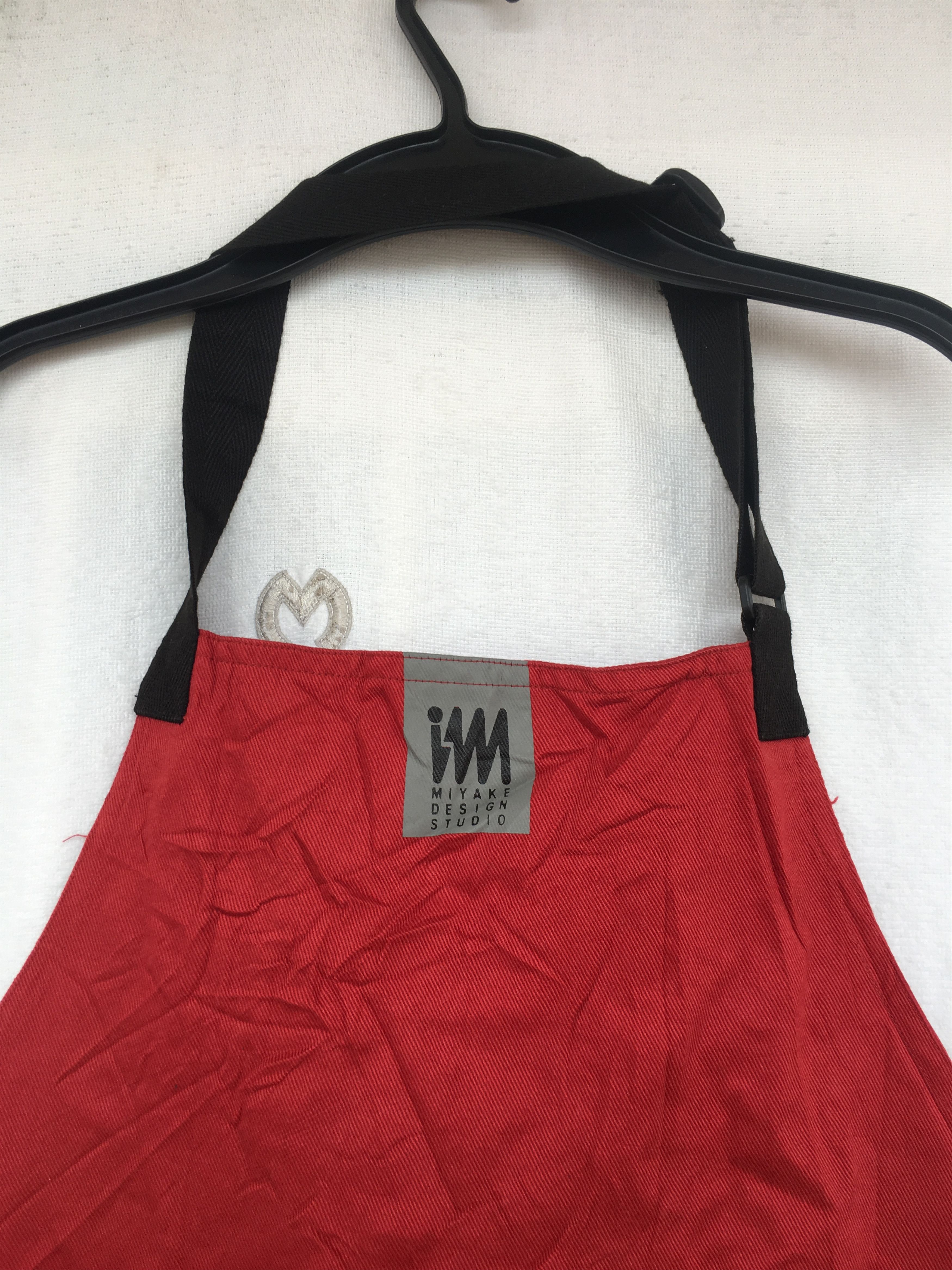 Issey Miyake red apron by issey miyake studio Size ONE SIZE - 2 Thumbnail