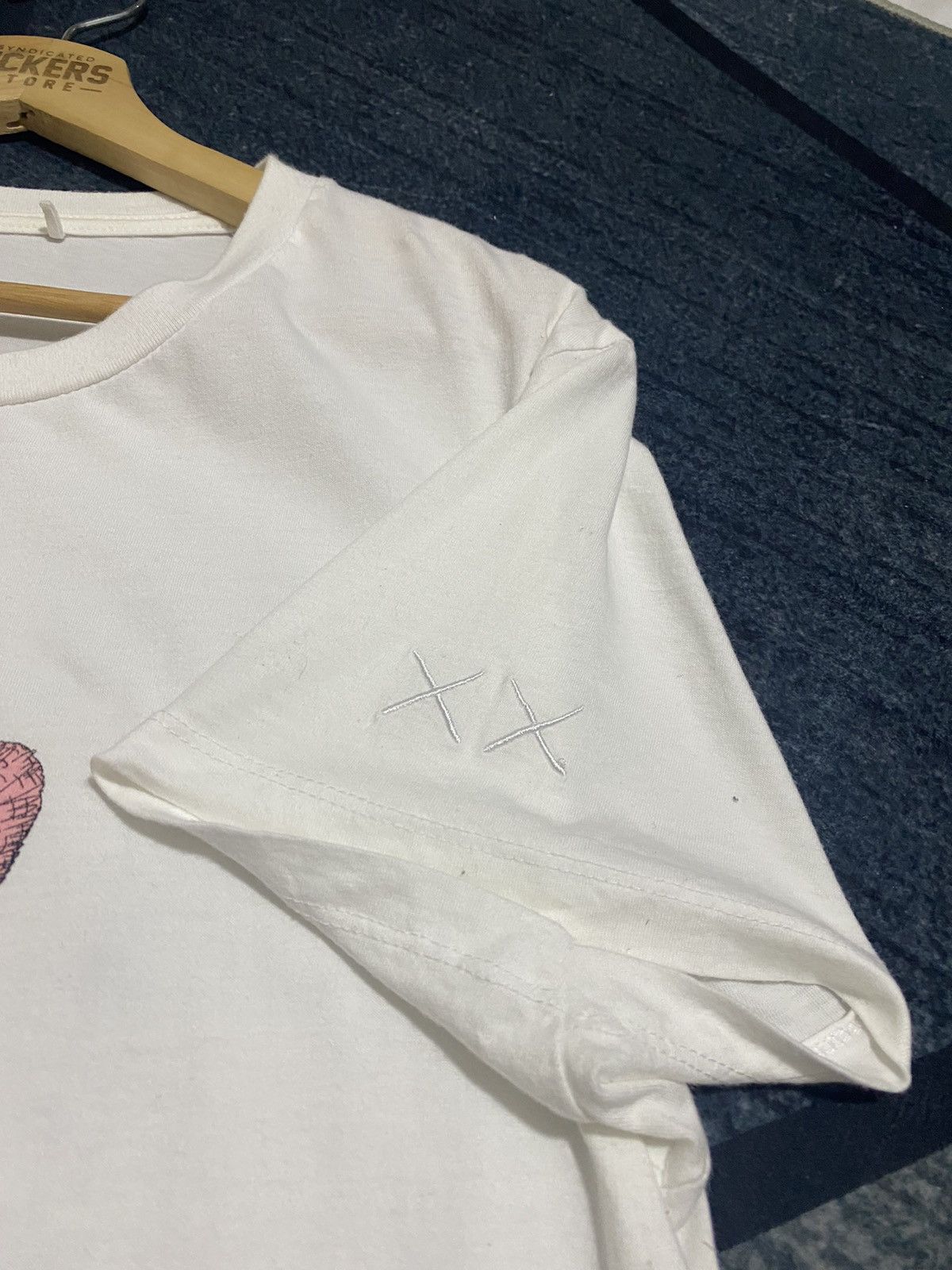 Kaws × Uniqlo Uniqlo X kaws Bearbrick Pink White tee Small Size US S / EU 44-46 / 1 - 3 Thumbnail
