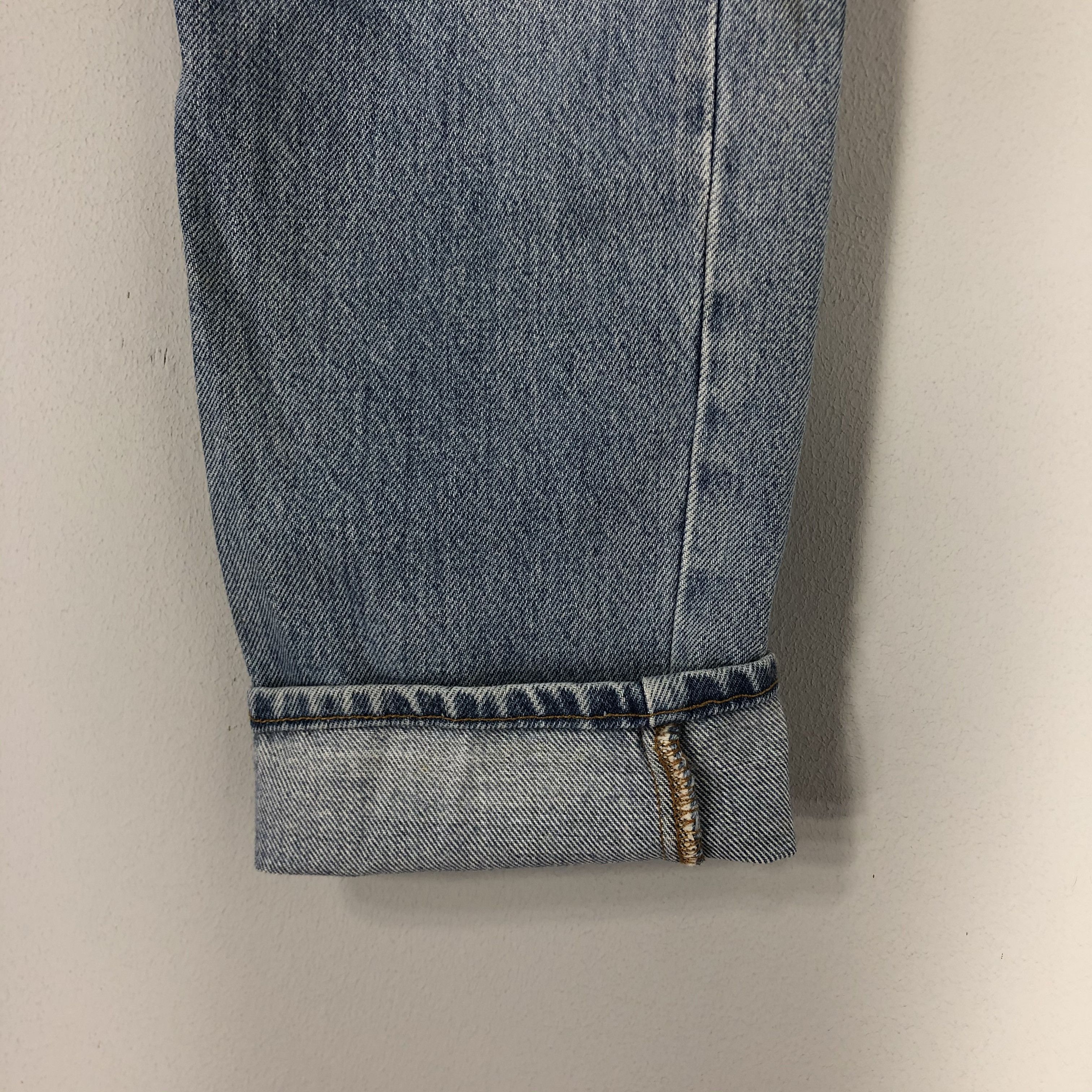 Vintage Levi's Light Blue Jean Ripped Jean Size 30
