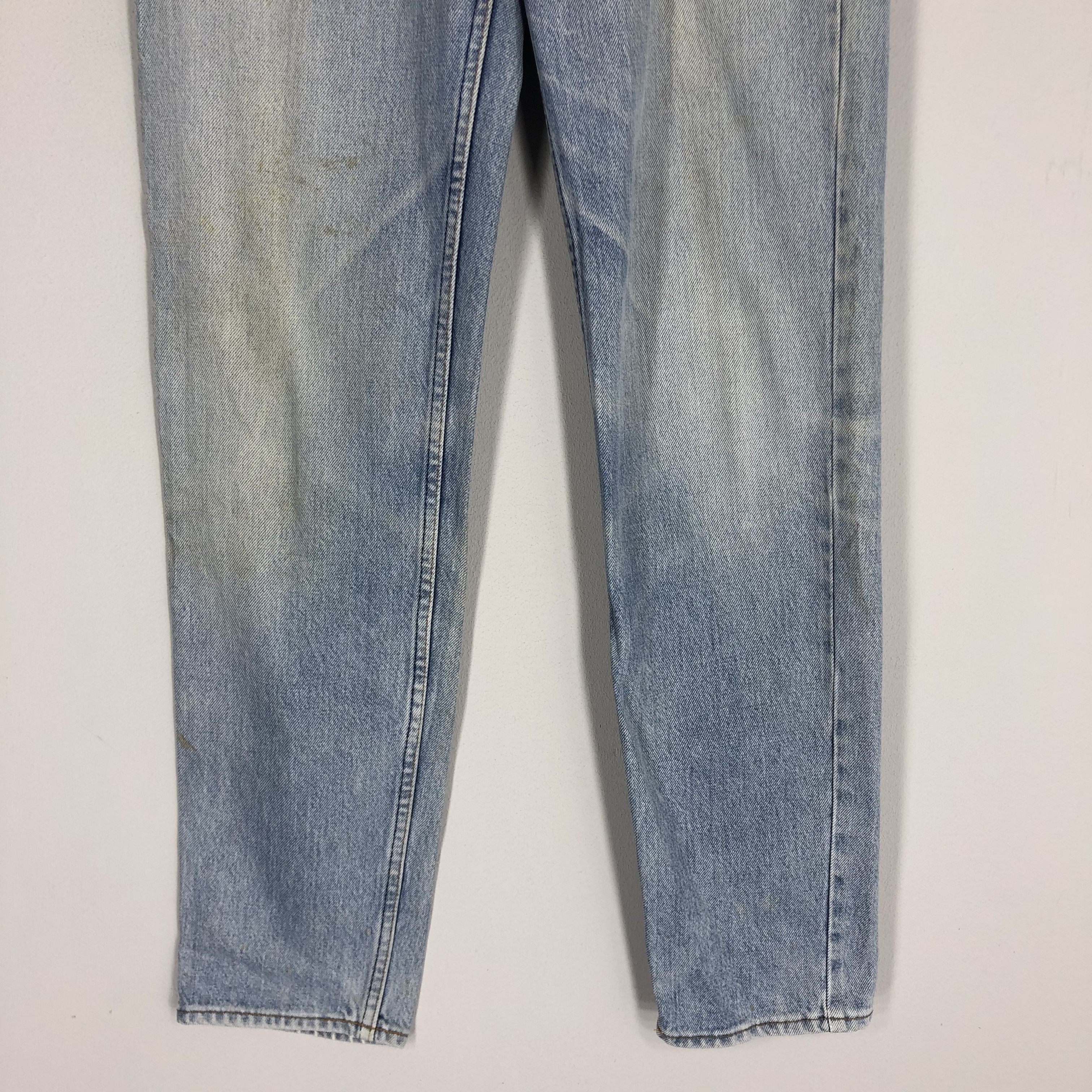 Vintage Levi's Light Blue Jean Ripped Jean Size 30