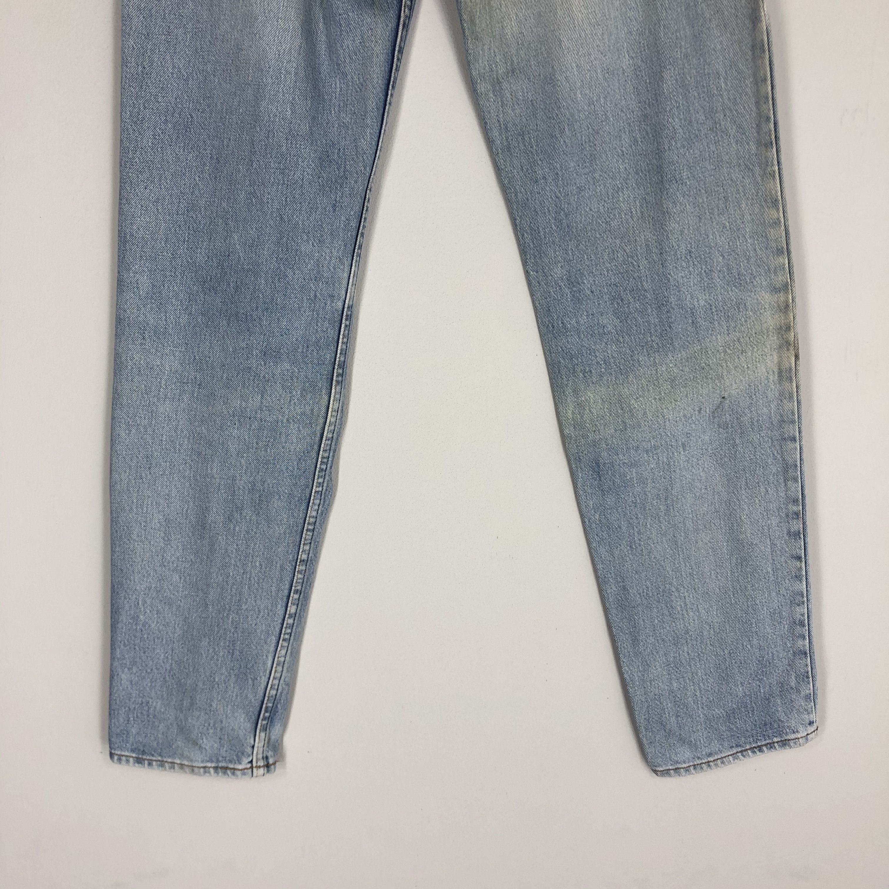 Vintage Levi's Light Blue Jean Ripped Jean Size 30