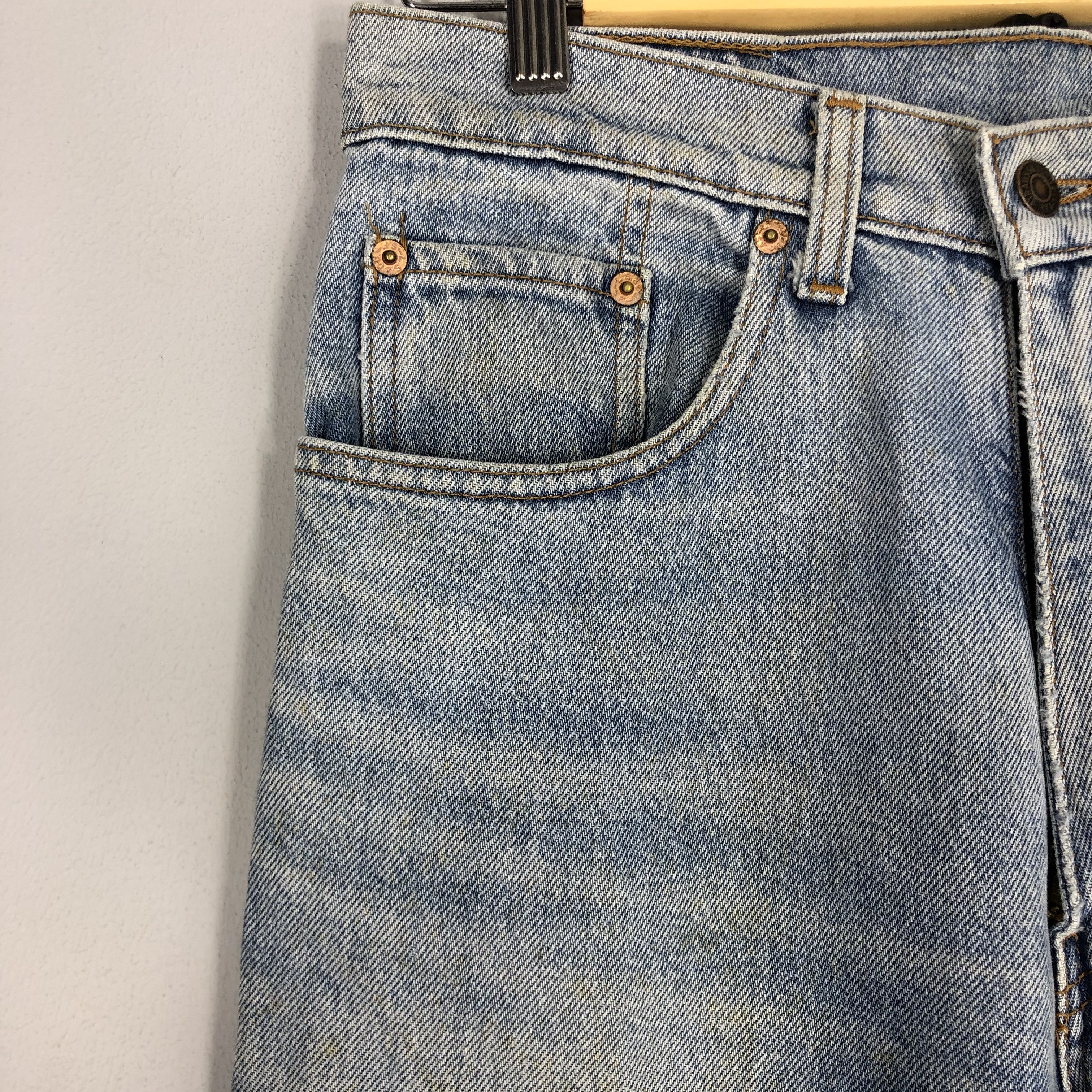 Vintage Levi's Light Blue Jean Ripped Jean Size 30