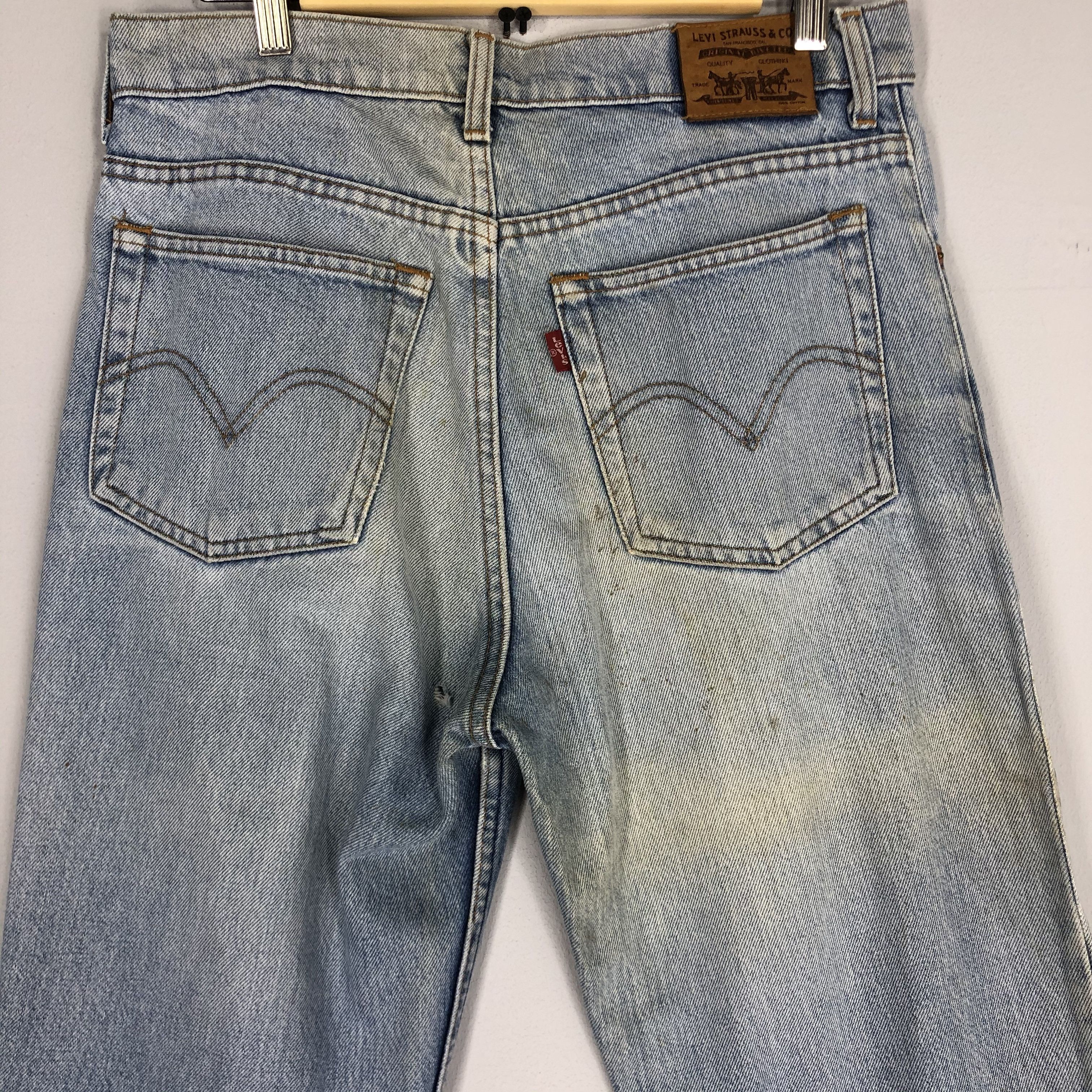 Vintage Levi's Light Blue Jean Ripped Jean Size 30